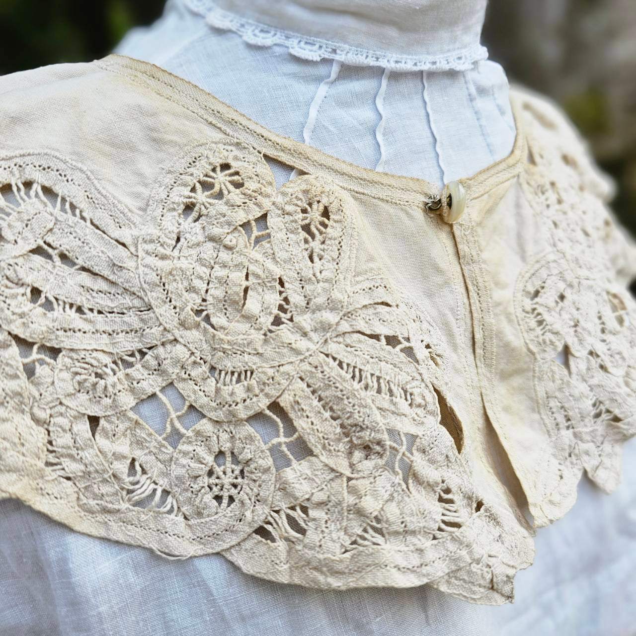 Euro vintage(ヨーロッパヴィンテージ) cottonlinen batten lace collar コットンリネンのバテンレースのつけ襟 未使用に近い/後染め加工 ベージュ