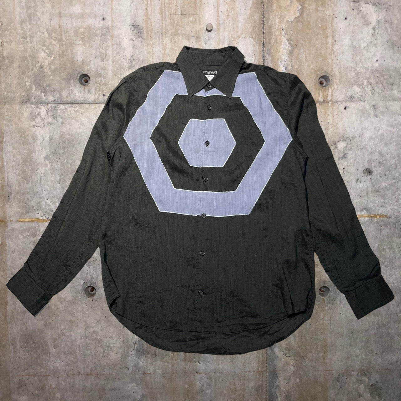 ISSEY MIYAKE(イッセイミヤケ) ヘキサゴン刺繍デザインリネンシャツ 4(XLサイズ程度) ブラック サンプル