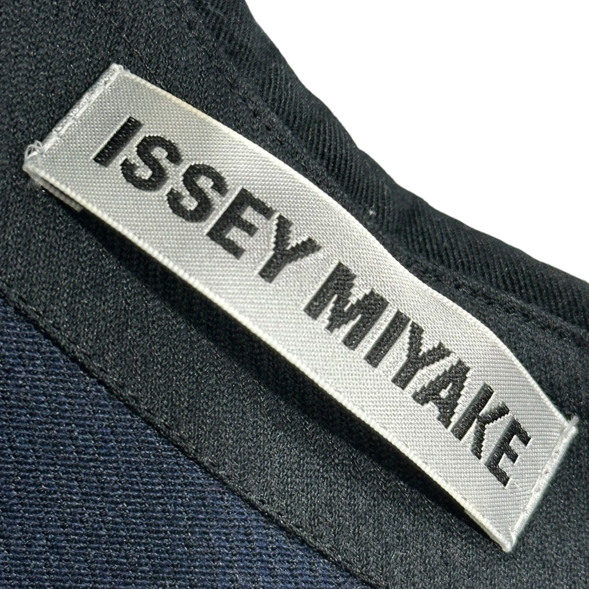 ISSEY MIYAKE(イッセイミヤケ) Two-Tone Fly-Front Wide Shirt バイカラー 比翼 ワイド シャツ IM64FJ511 2 ブラック×ネイビー 男性着用可能