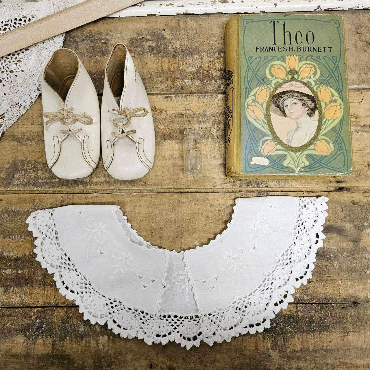 Euro vintage(ヨーロッパヴィンテージ) cottonlinen flower embroidery mini collar コットンリネンの花刺繍入りちいさなつけ襟 未使用に近い ホワイト