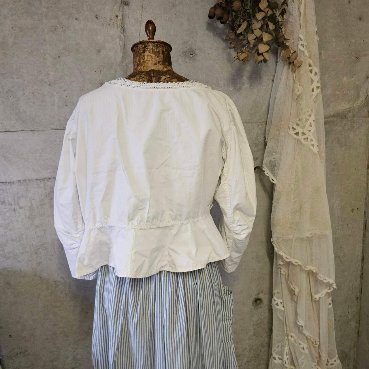 Euro antique(ヨーロッパアンティーク) 1900's~ puff sleeve drawstring neckline white cotton blouse ホワイトコットンのパフスリーブなドローストリングブラウス 表記無し(M~L程度) ホワイト 推定1900年代以降