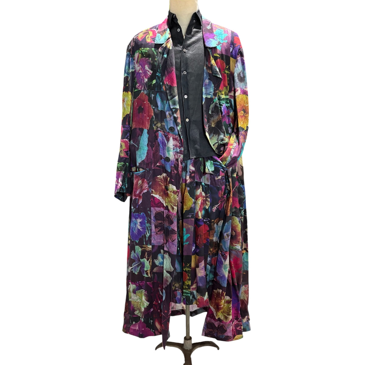 YOHJI YAMAMOTO POUR HOMME(ヨウジヤマモトプールオム) 2022SS Floral-Encyclopedia Long Jacket & Pants Setup 花図鑑 ロング シルク ジャケット パンツ セットアップ JKT:HG-J52-435 PT:HG-P98-435 JKT:3 PT:2 マルチカラー 折フラップ サルエル セットアップ販売 22SS コレクション着用アイテム