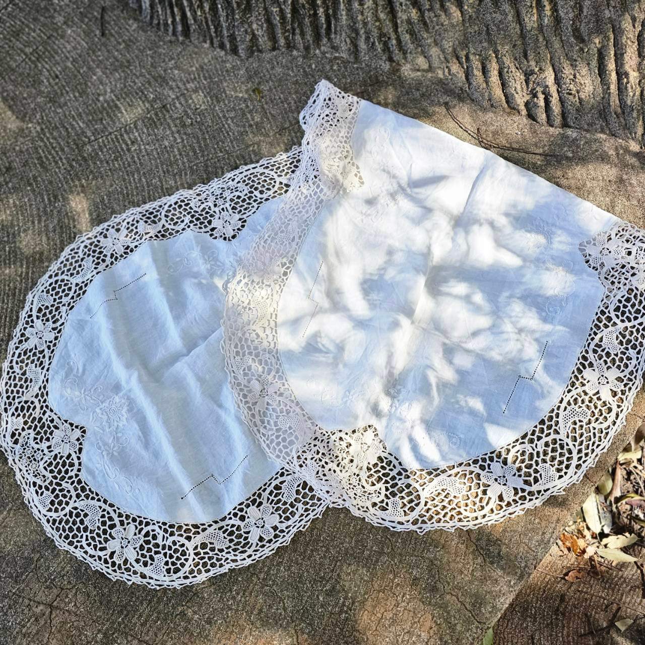 VINTAGE(ヴィンテージ) what_flower embroidery round lace table mat fabric フラワー刺繍とレースのラウンドテーブルクロス マット ホワイト×ベージュ