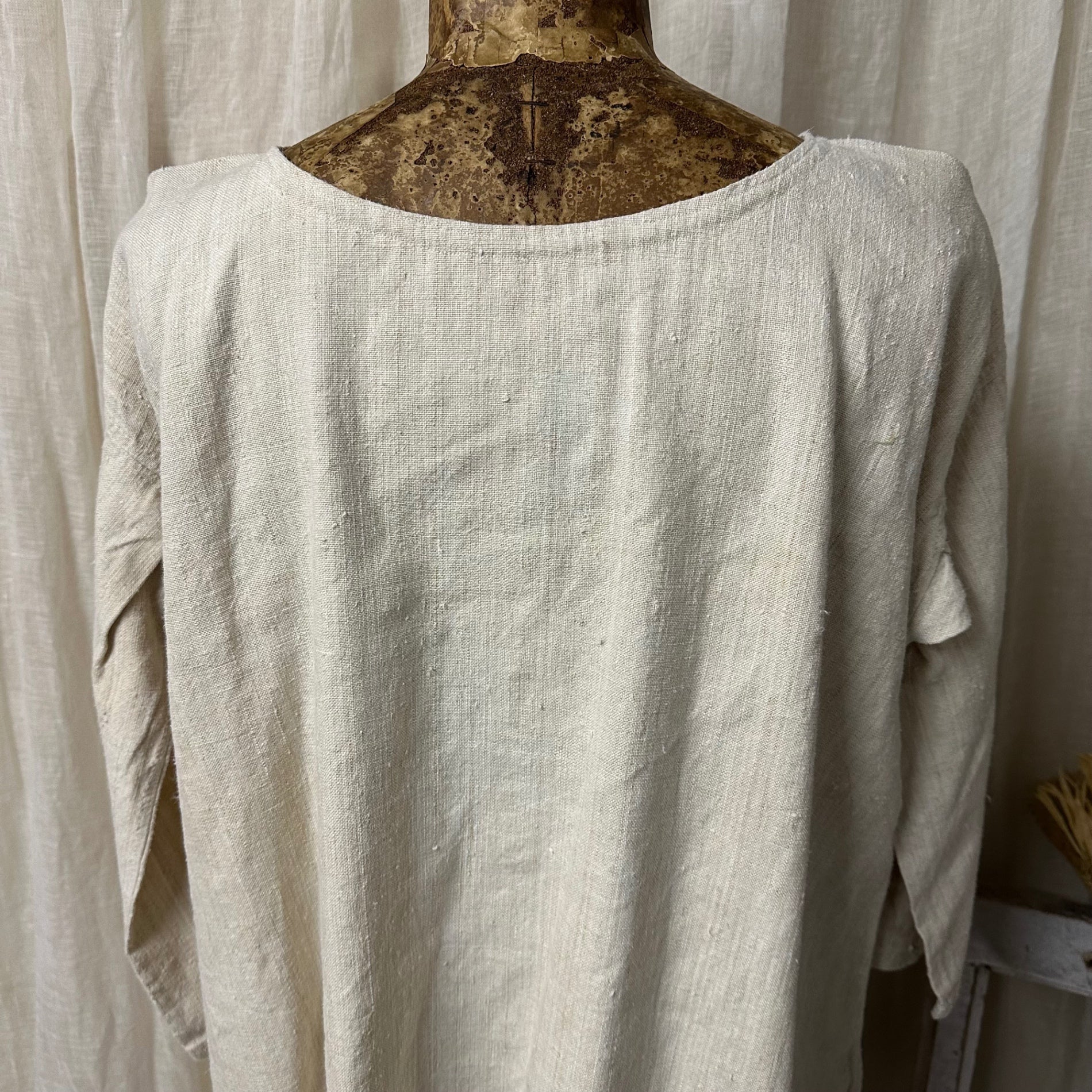Euro antique(ヨーロッパアンティーク) 00's~thick〘LINEN〙with lace ribbon knighty 厚手リネンのレースリボン付きナイティドレス 表記無し(M~L程度) ベージュ