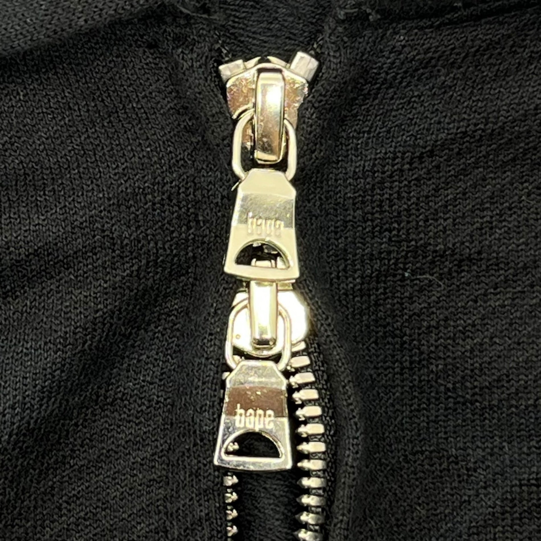 A BATHING APE(アベイシングエイプ) Embossed zip-up hoodie 型押し ジップアップ パーカー L ブラック