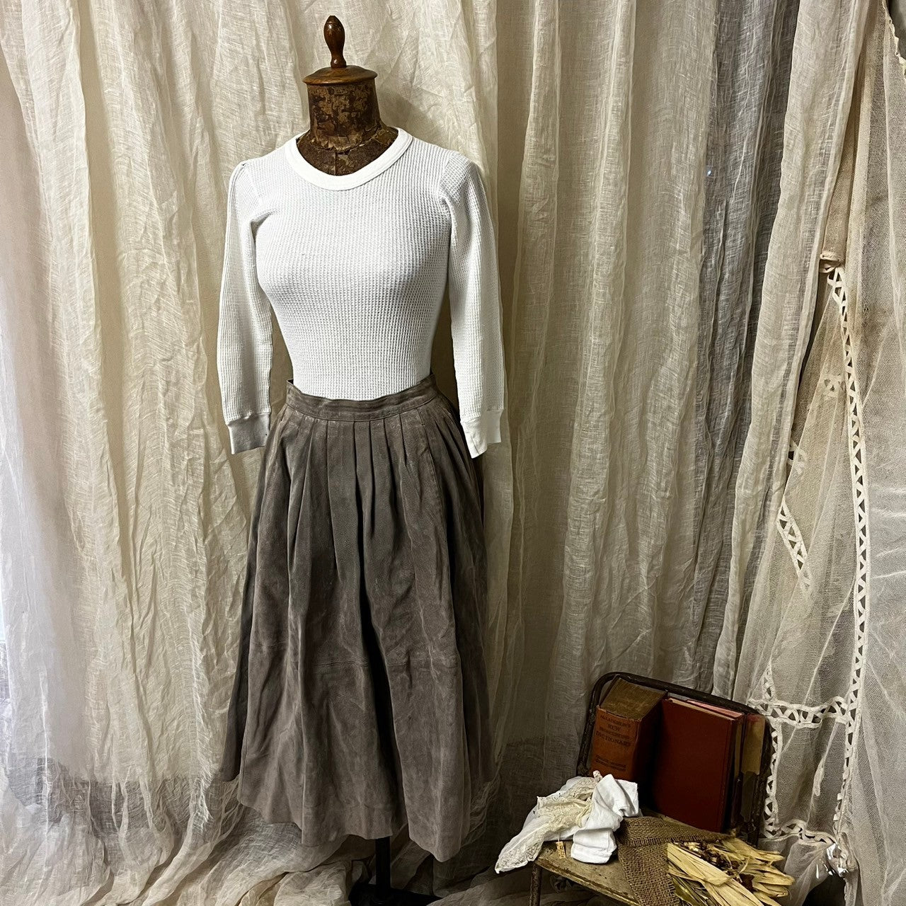 Euro Vintage(ヨーロッパヴィンテージ) Nuance_~50’s suede flare skirt/スウェードフレアスカート 36(Sサイズ程度) ペールグレー