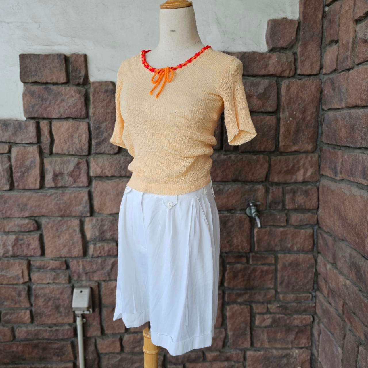 Euro vintage(ヨーロッパヴィンテージ) sherbet_70's pale orange red drawstring neckline knit top 淡いオレンジ赤の巾着ネックのニットトップス Mサイズ程度 レッド×オレンジ/アクリル