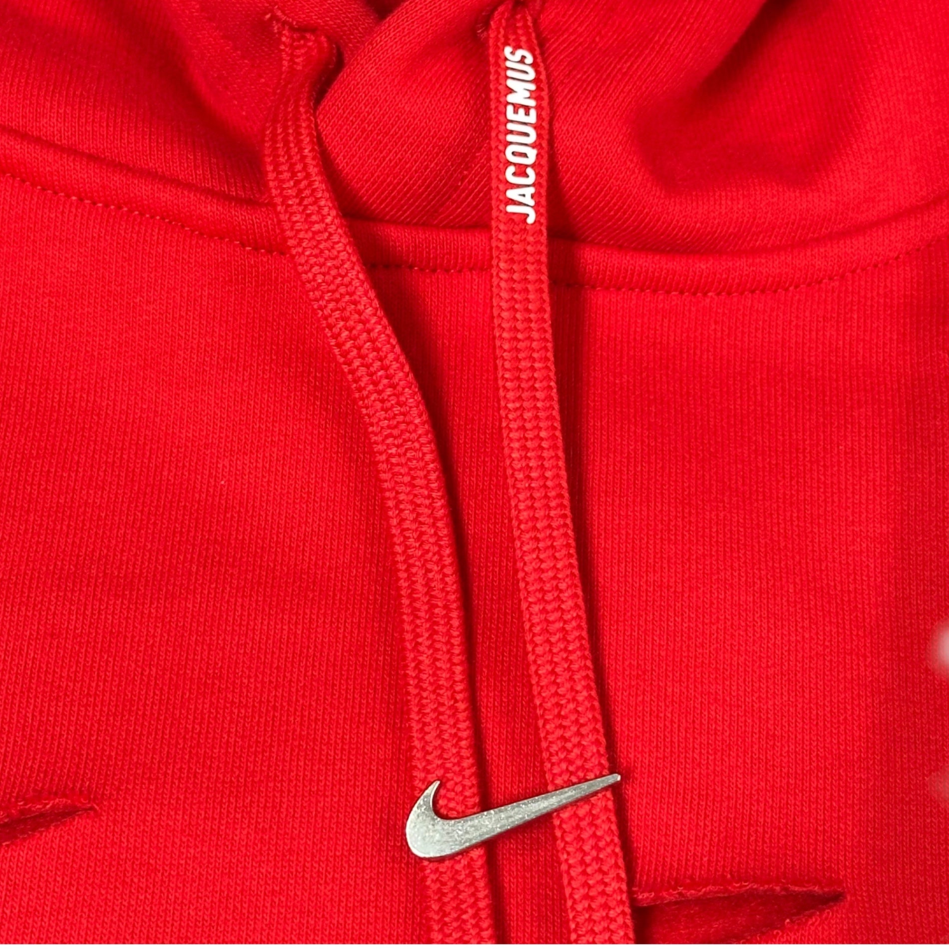 NIKE×JACQUEMUS(ナイキ×ジャックムス) Nrg He L/S Hoodie ロゴ 穴空き プルオーバー パーカー FJ3482-657 M レッド FJ3482-657