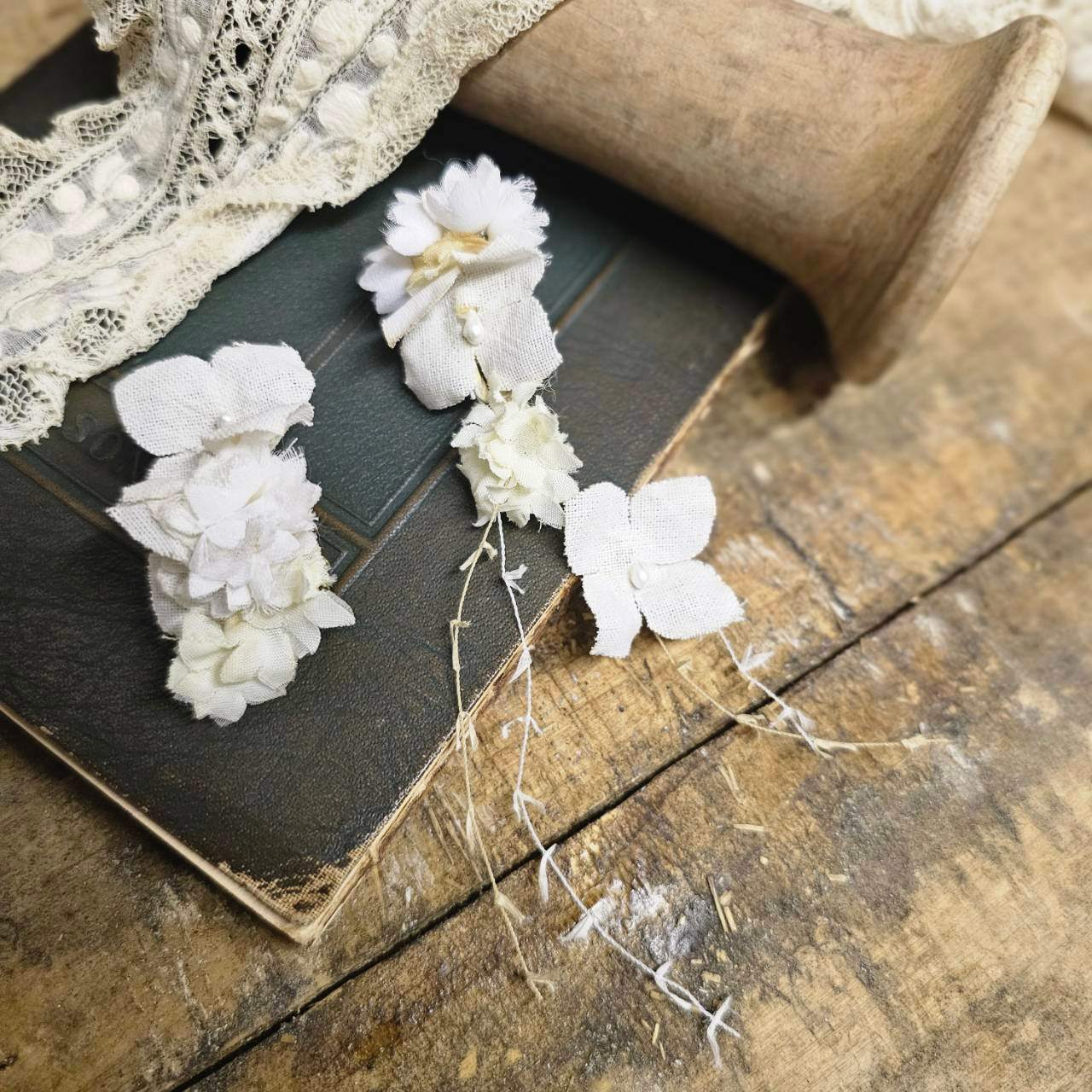 m.soeur(エムスール) クララとスズランのイヤリング 8003-E ホワイト