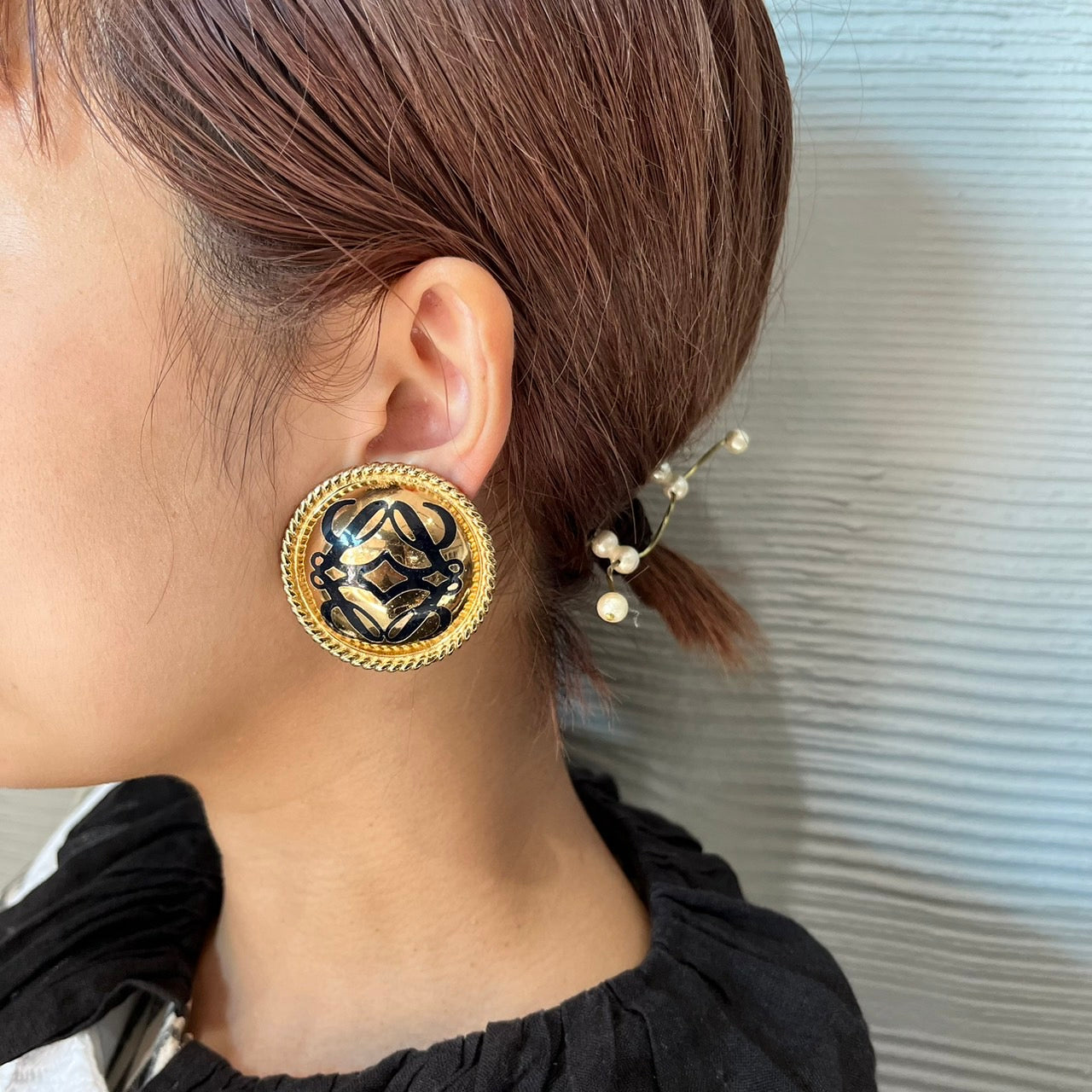 LOEWE(ロエベ) vintage anagram logo gold earrings/ヴィンテージアナグラムロゴイヤリング/大ぶり ゴールド×ブラック スペイン製