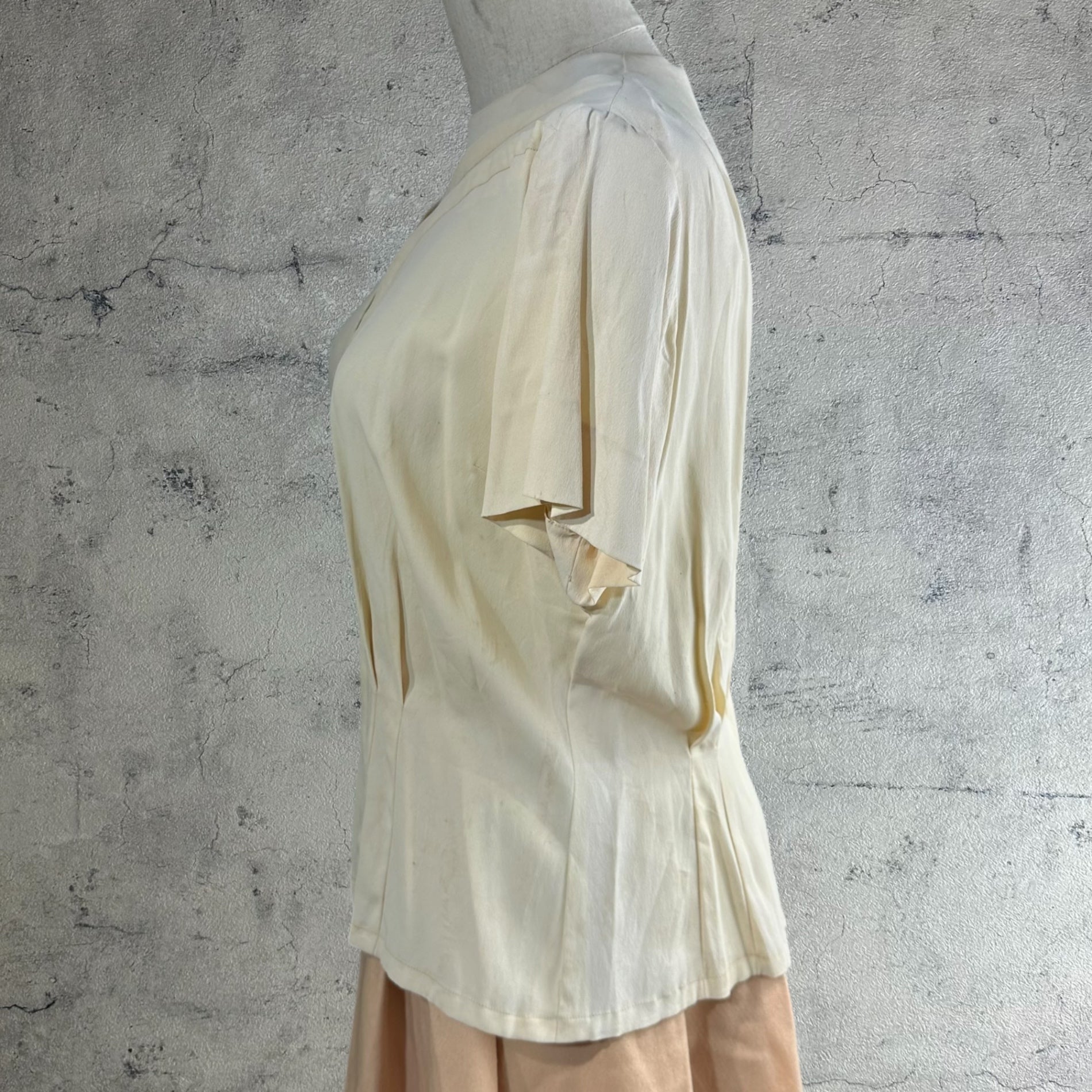 VINTAGE(ヴィンテージ) front design blouse デザインカットソー 後ろボタン 表記無し(Mサイズ程度) ベージュ / 小穴有