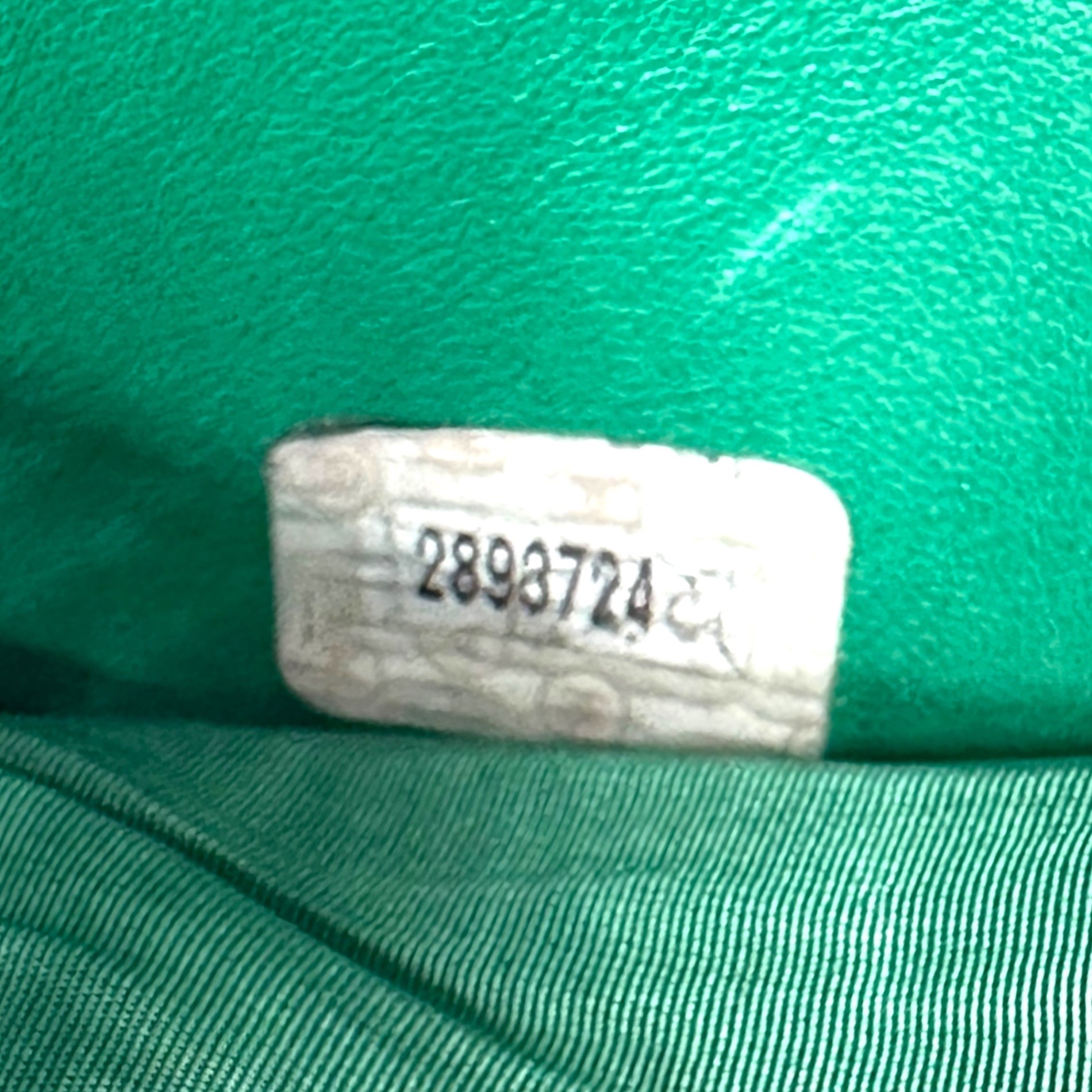 CHANEL(シャネル) 90's キャビア スキン ココマーク 3つ折り 財布 Caviar skin Coco mark tri-fold wallet グリーン 2893724