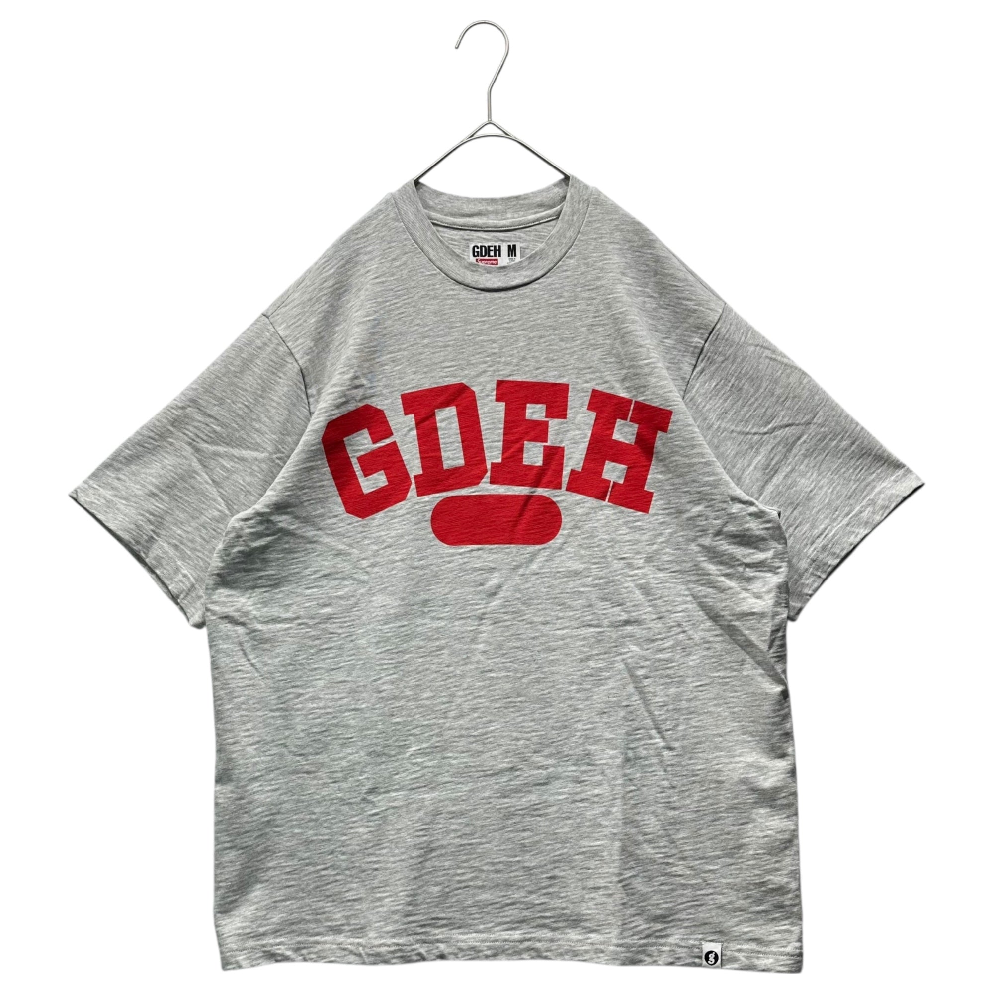 Supreme × GOODENOUGH(シュプリーム × グッドイナフ) 25SS GOODENOUGH S/S Top Ash Grey グッドイナフ プリント Tシャツ M グレー×レッド