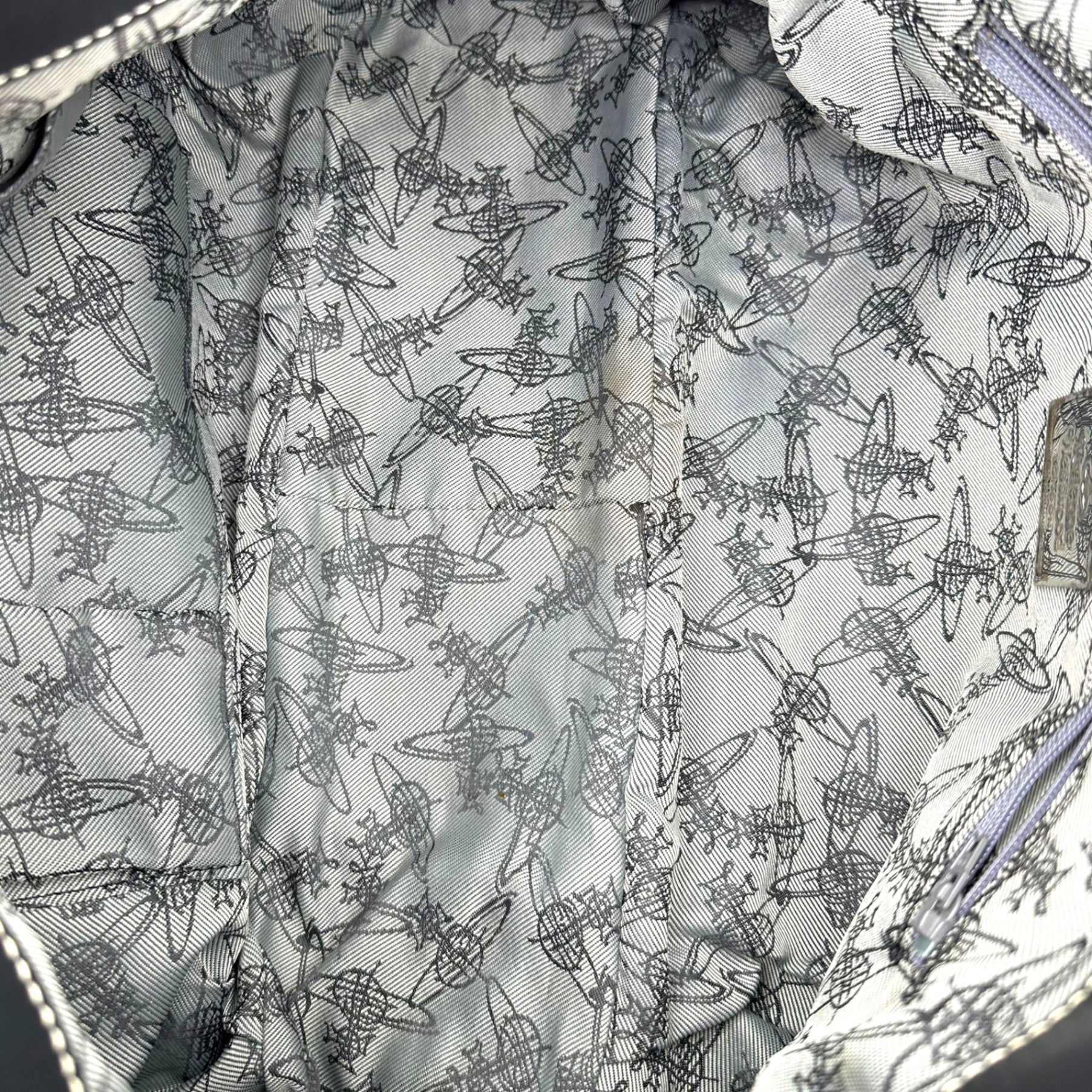 Vivienne Westwood(ヴィヴィアンウエストウッド) Orb logo embossed leather handbag オーブ ロゴ 型押し レザー ハンドバッグ ブラック 肩掛け ドクロ 星 ペイズリー