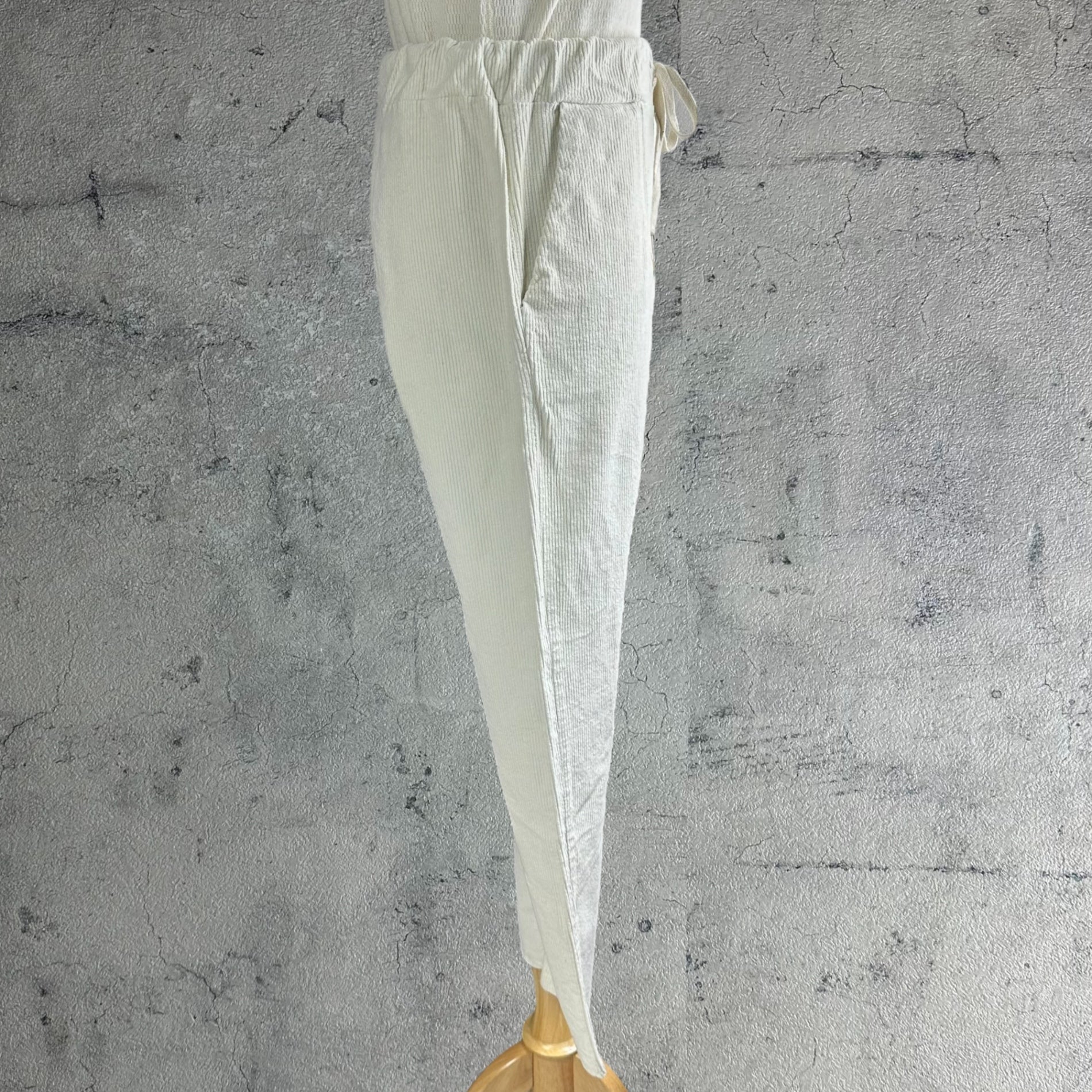 Euro vintage(ヨーロッパヴィンテージ) white corduroy relax pants ホワイトコーデュロイ素材のリラックスパンツ 表記無し(M程度) ホワイト