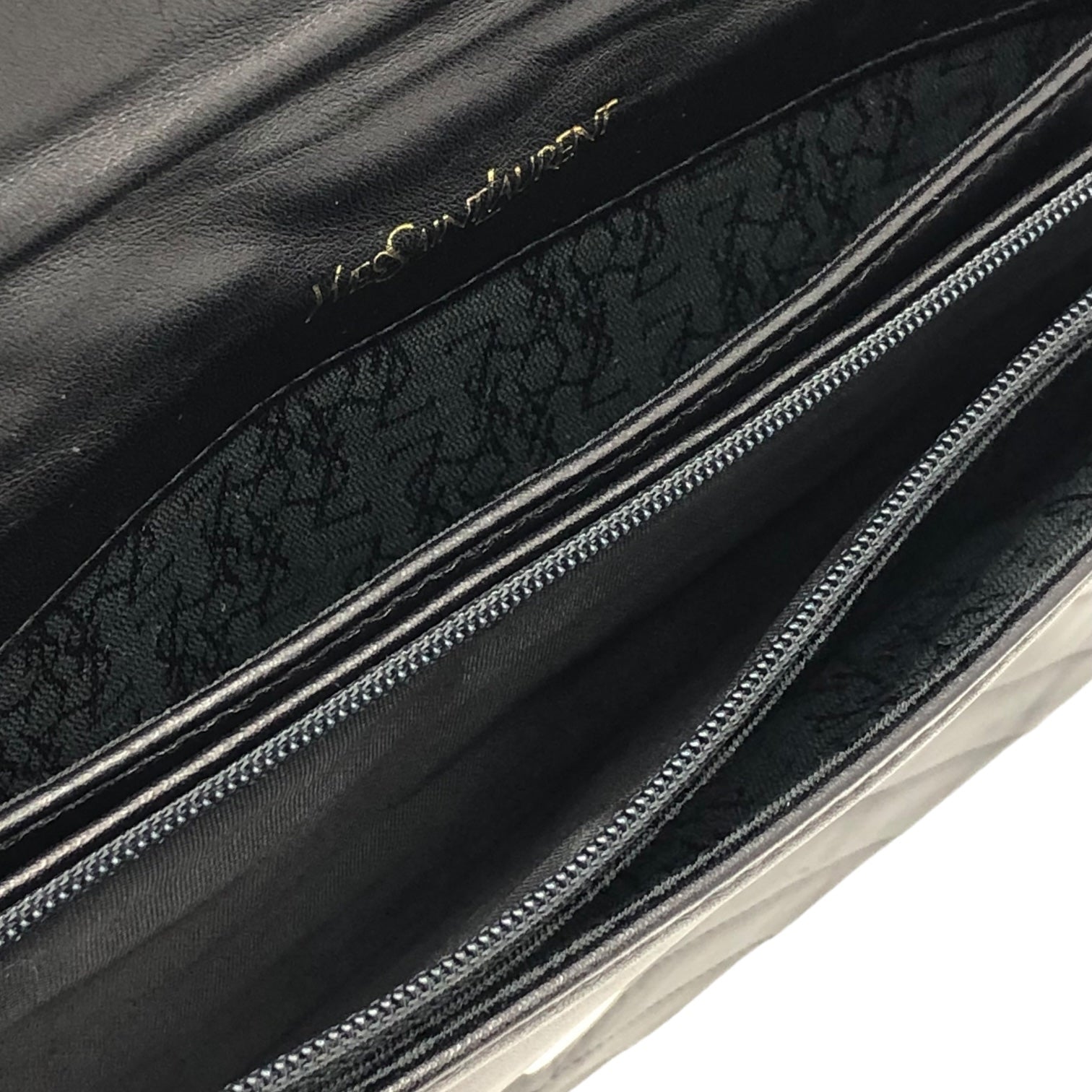 YVES SAINT LAURENT(イヴサンローラン) V stitch clutch bag Vステッチ クラッチ バッグ ブラック セカンド