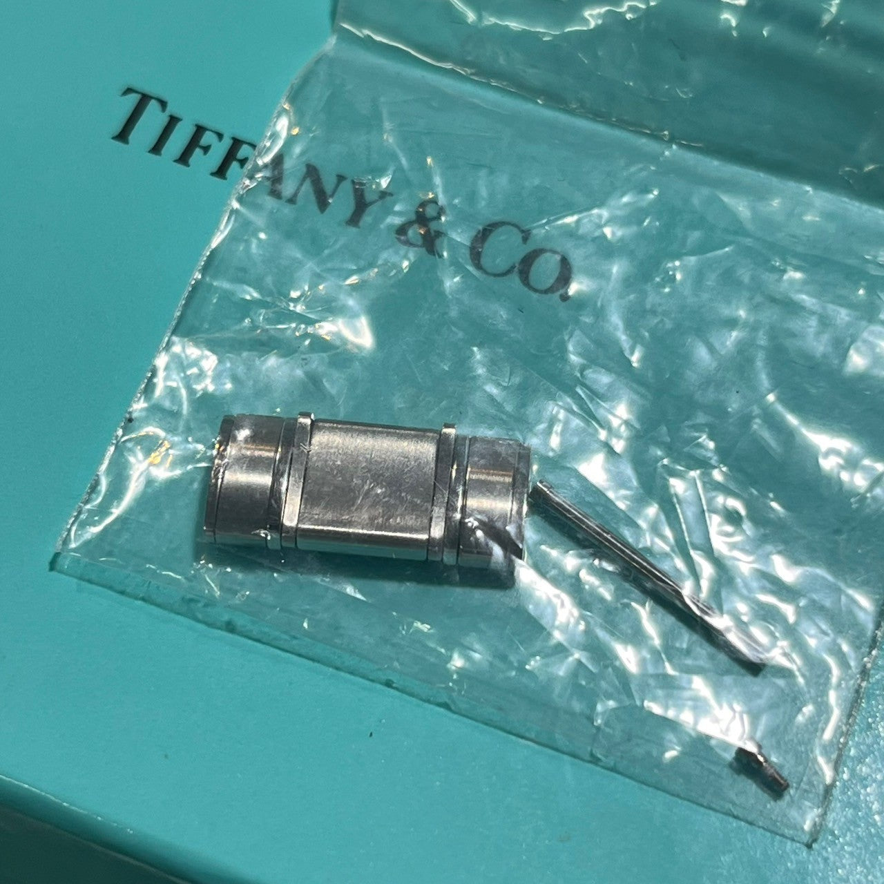 TIFFANY & CO.(ティファニー) ATLAS chronograph watch アトラス クロノグラフ 腕時計 シルバー ブラック ウォッチ 黒文字盤 ラウンド