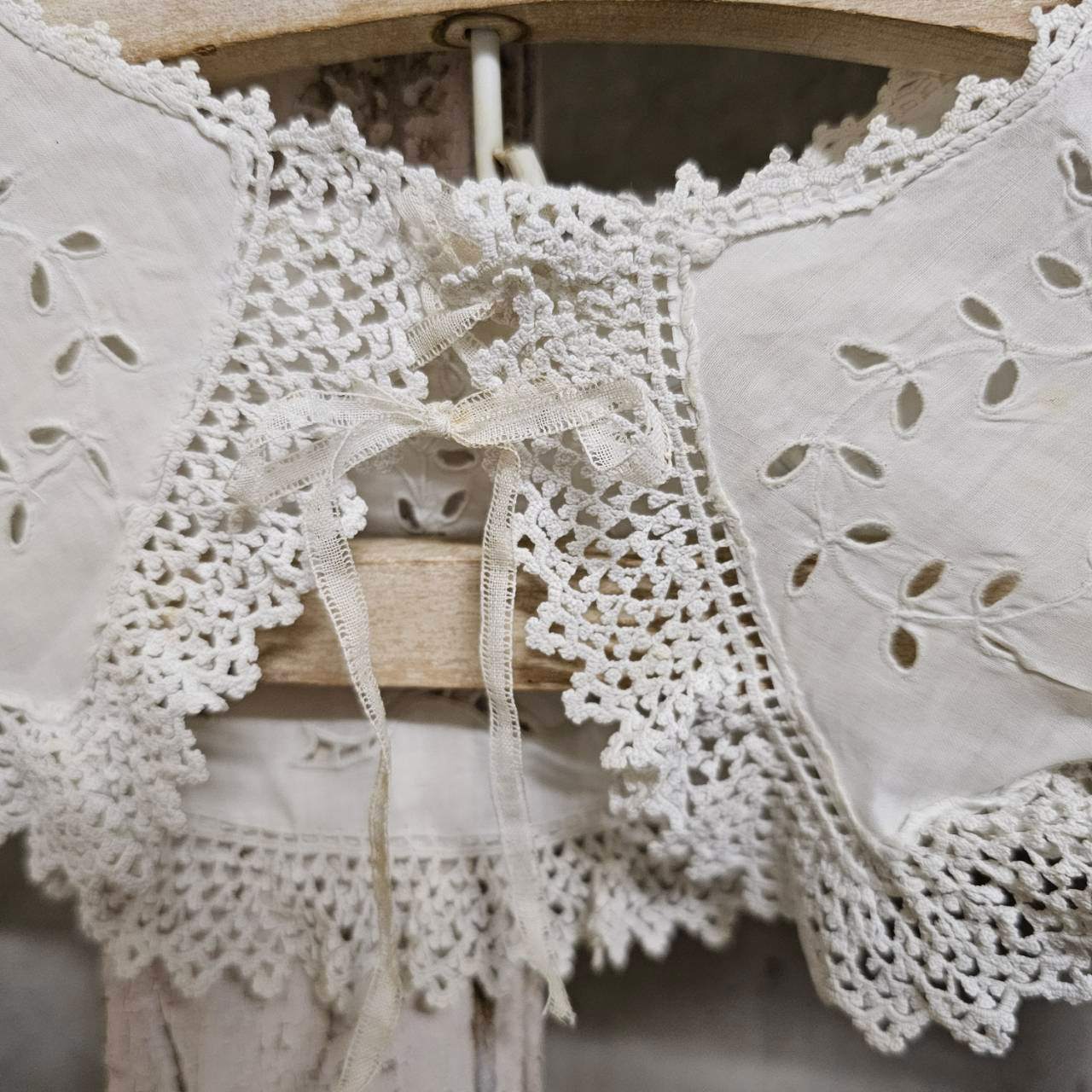 Euro antique(ヨーロッパアンティーク) France cutworklace collar フランス カットワークレースのつけ襟 ホワイト