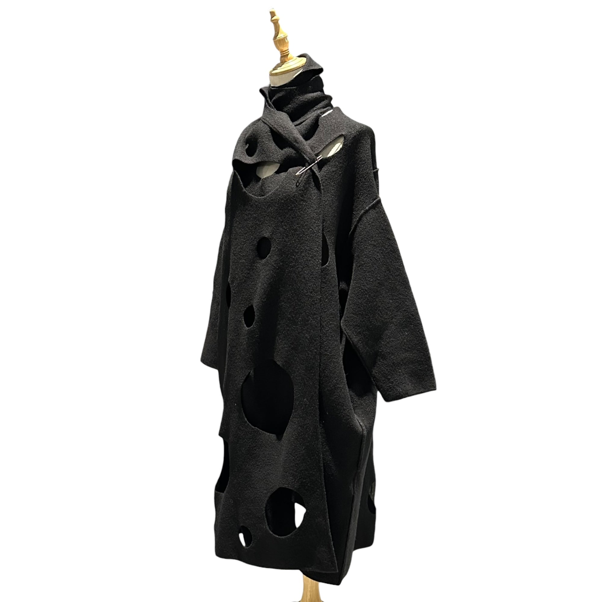 COMME des GARCONS(コムデギャルソン) 2002SS Cut-Out Wool Cape 穴あき ウール ケープ GE-N004 FREE ブラック AD2001 ガウン ジャケット コート ニット