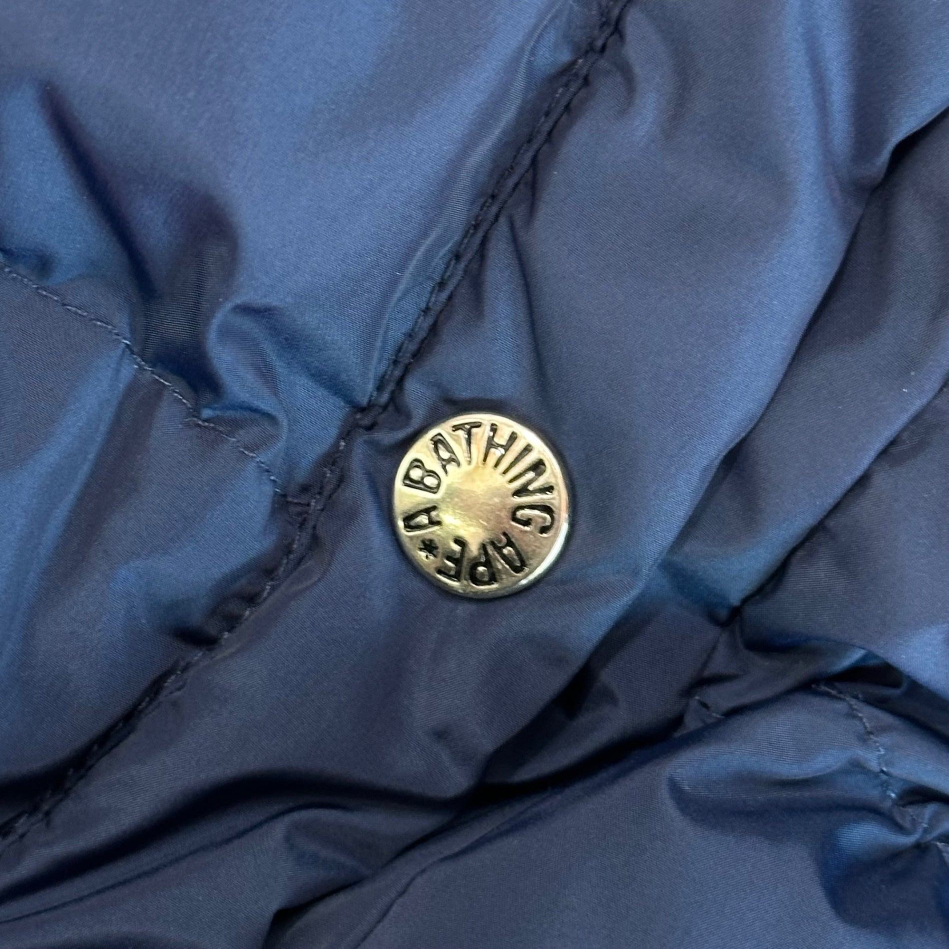 A BATHING APE(アベイシングエイプ) 25AW BAPE DETACHABLE SLEEVES DOWN JACKET 2WAY ダウン ジャケット 001DNK802001L F ネイビー