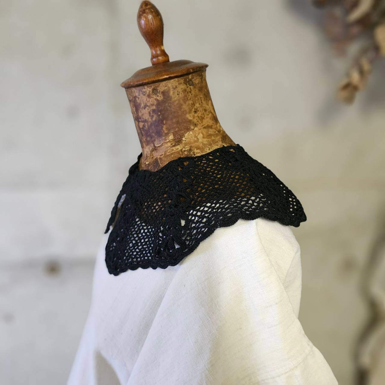 Euro vintage(ヨーロッパヴィンテージ) crochet lace collar クロッシェ編みレースのクラシカルなつけ襟 未使用に近い/後染め加工 ブラック