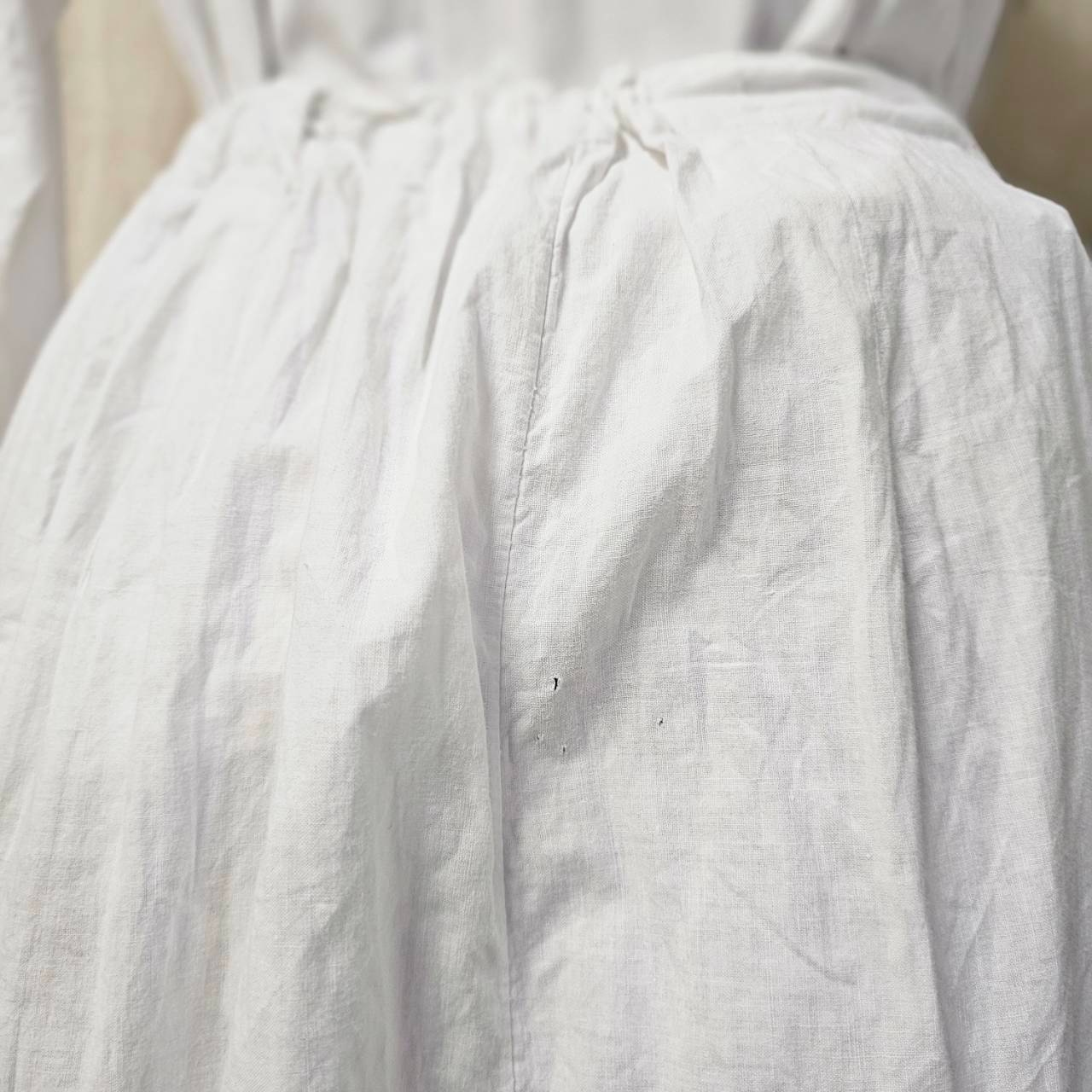 Euro antique(ヨーロッパアンティーク) white cotton red HV initials crochet lace ruffle hem long petit coat skirt イニシャル刺繍と手仕事レース裾デザインのホワイトコットンロングスカート 表記無し(S~M程度) ホワイト about 1890∼1910's