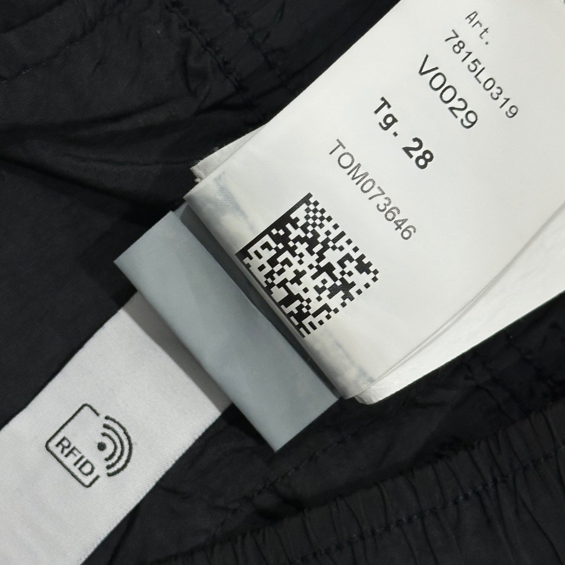 STONE ISLAND(ストーンアイランド) 2023SS NYLON METAL BERMUDA SHORTS ナイロン メタル バミューダ ショーツ 7815L0319 W28 ブラック ショート ハーフ パンツ