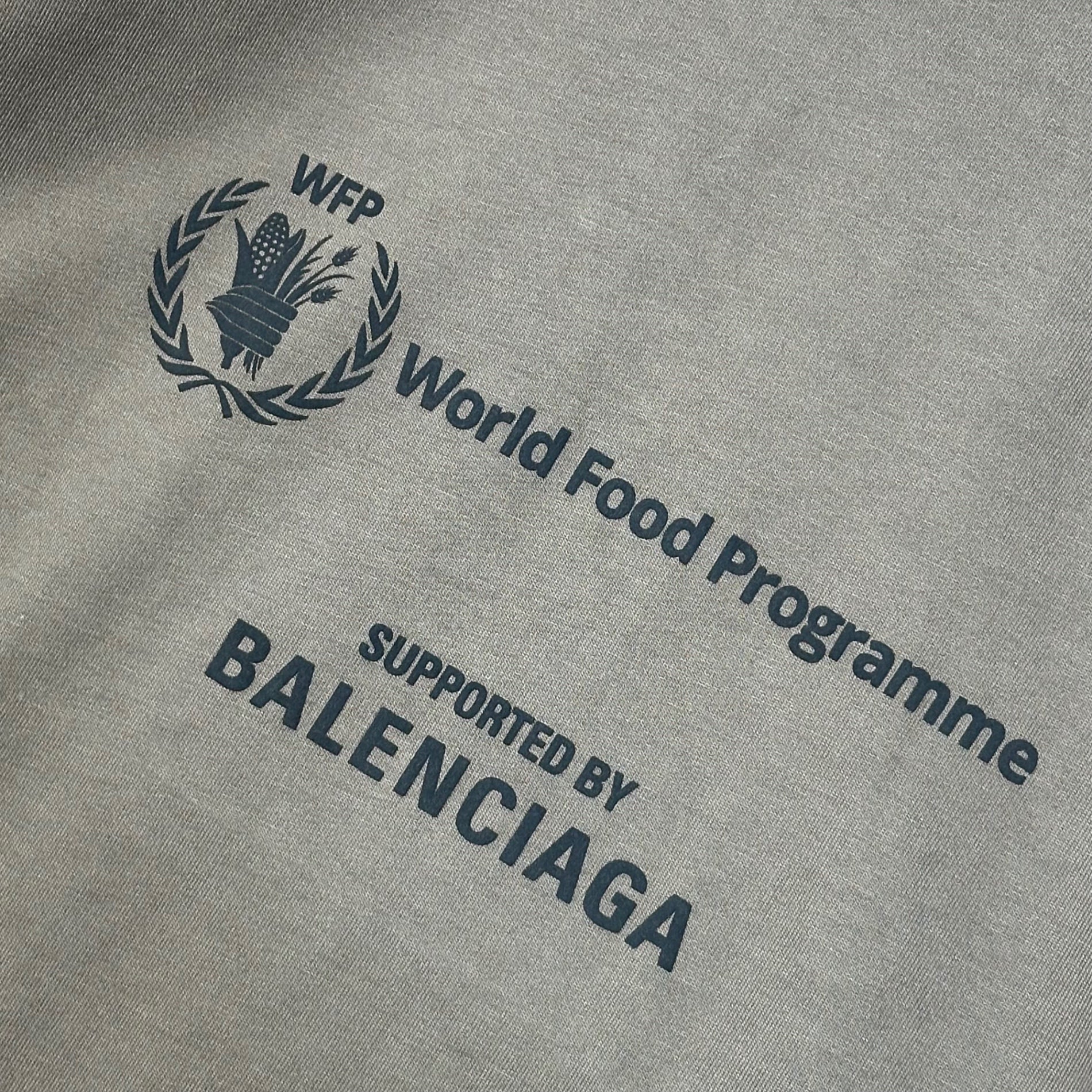 BALENCIAGA(バレンシアガ) 22AW WFP T-SHIRT WOLD FOOD PROGRAMME ワールド フード プログラム 両面プリント モックネック 半袖Tシャツ 612965 XS ブラウン