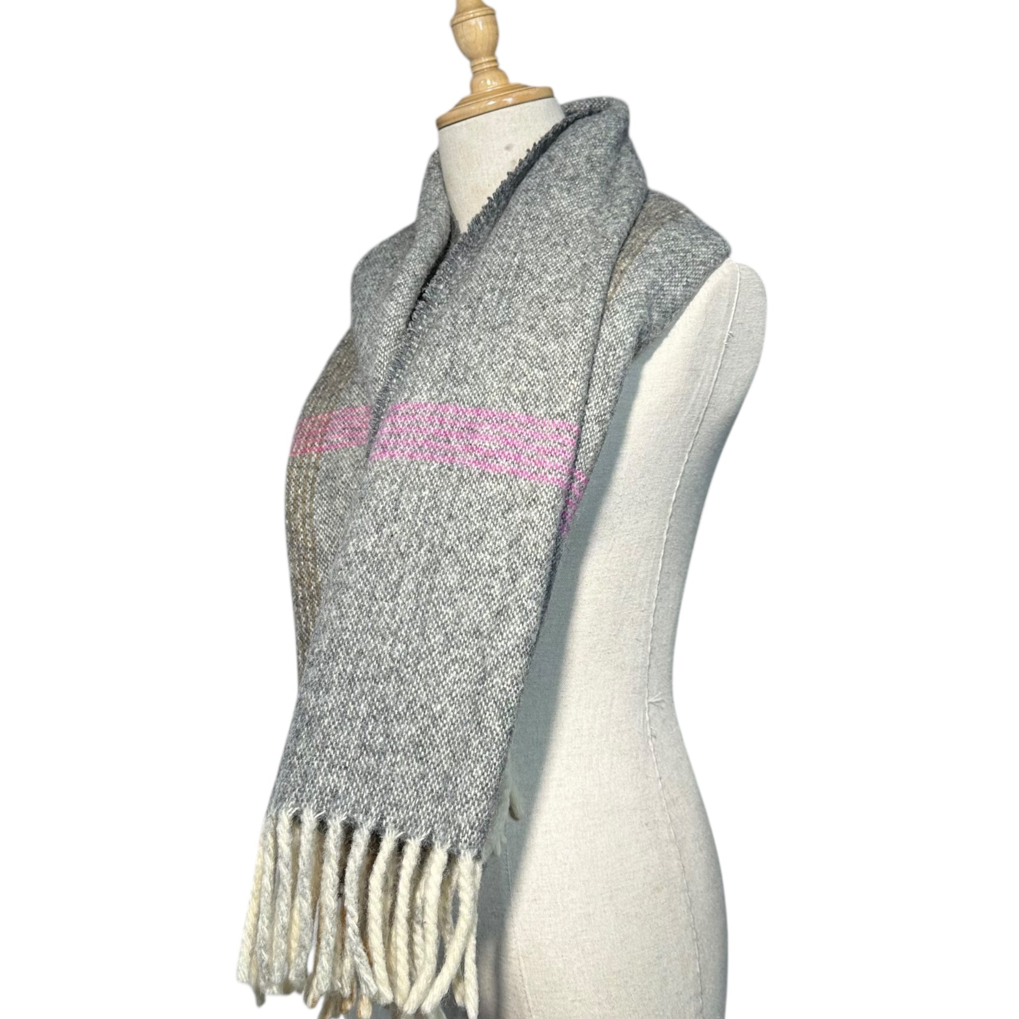 Euro vintage(ヨーロッパヴィンテージ) made in Switzerland wool100% stole スイス製 ウール デザインショール グレー