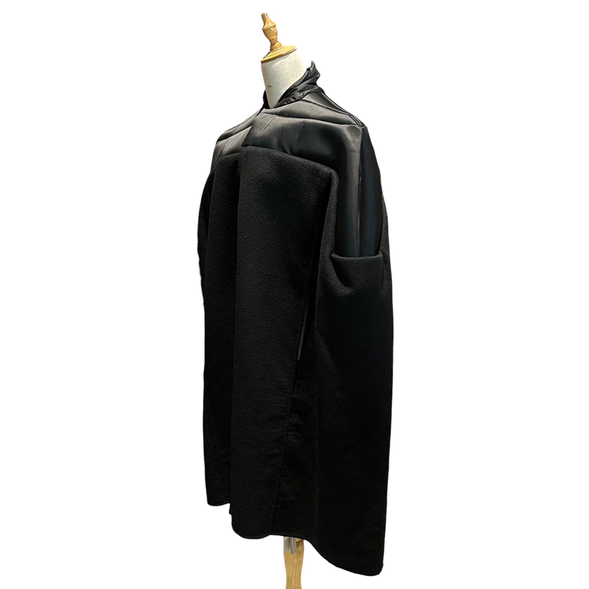Rick Owens(リックオウエンス) 22SS ”FOGACHINE” GIRDERED CAPE SHORT ガーダード ケープ ショート コート RO02A7964 40 ブラック ポンチョ ジャケット カシミア