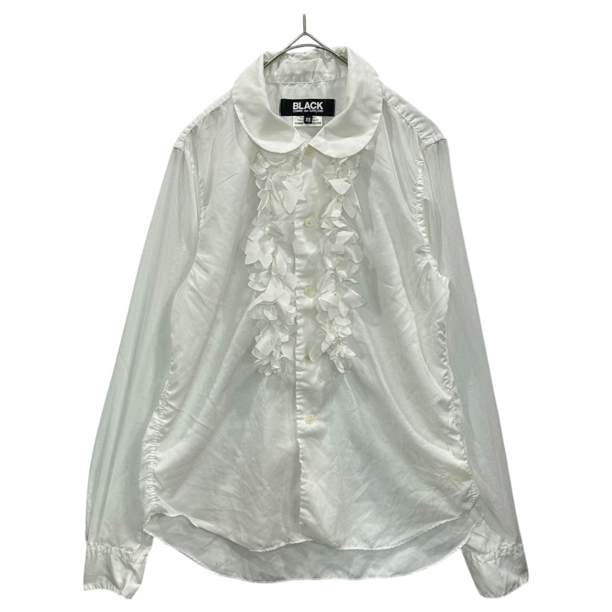 BLACK COMME des GARCONS(ブラックコムデギャルソン) 2017SS Floral Corsage-Embellished Round-Collar Blouse 花 コサージュ 装飾 丸襟 ブラウス 1S-B016 XS ホワイト AD2016