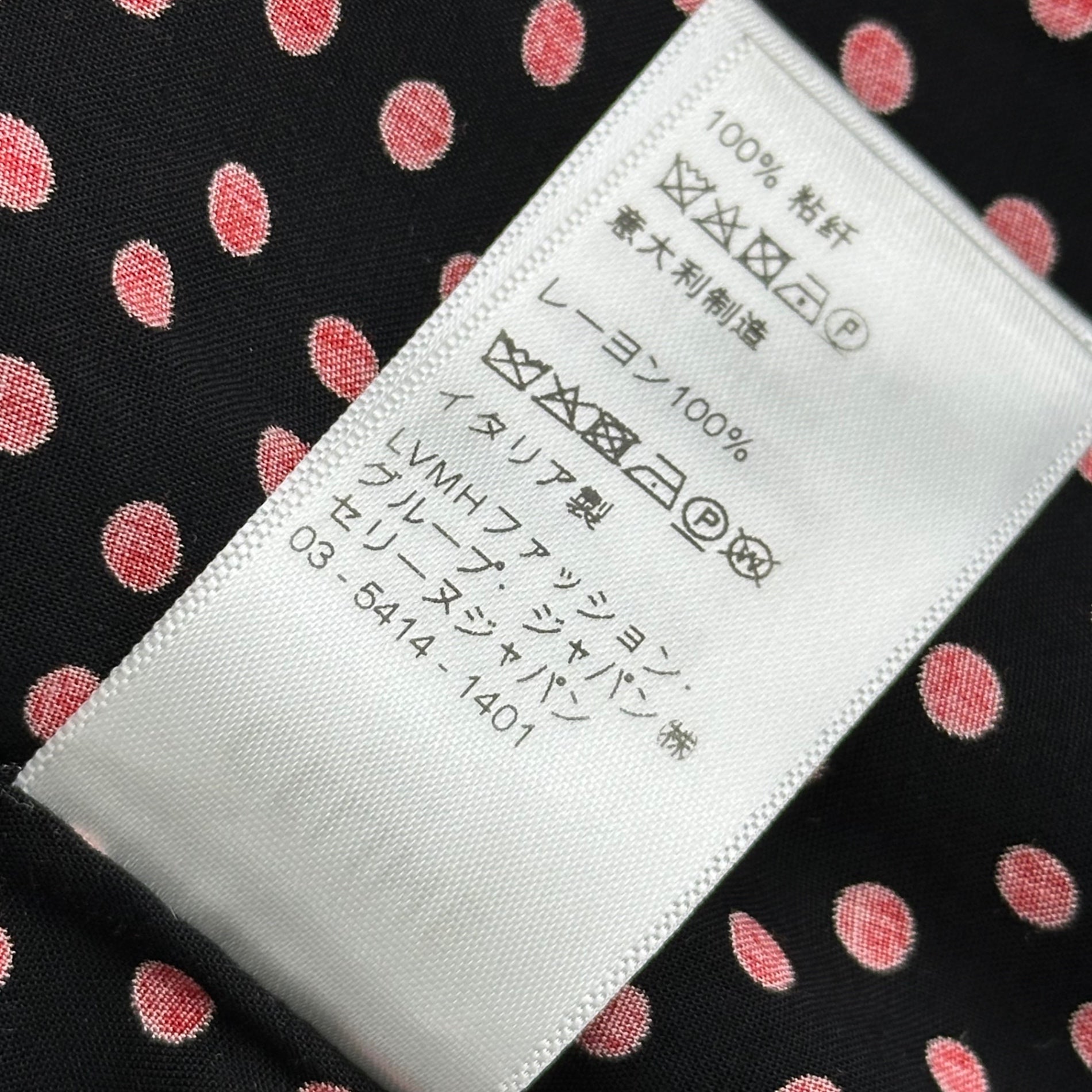 CELINE(セリーヌ) 2020SS By Hedi Slimane CLASSIC SHIRT IN DOT PRINTED VISCOSE オープンカラー ドット レーヨン 半袖 シャツ 2C036962H 40 ブラック×レッド エディ期