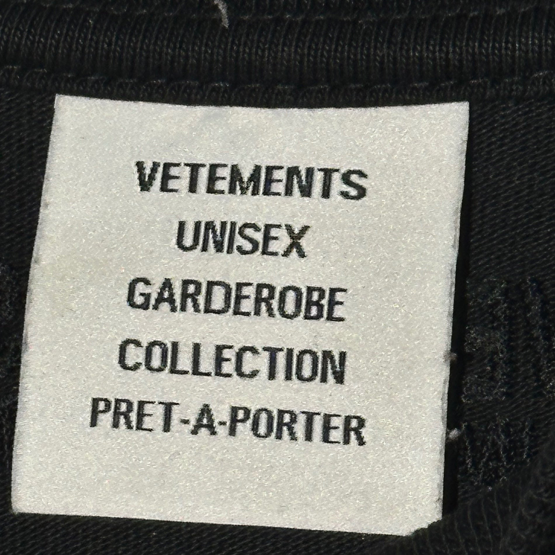 VETEMENTS(ヴェトモンベトモン) 21AW GOTHIC LOGO LONGSLEEVE ゴシック ロゴ 長袖 Tシャツ UA52TR590B M ブラック