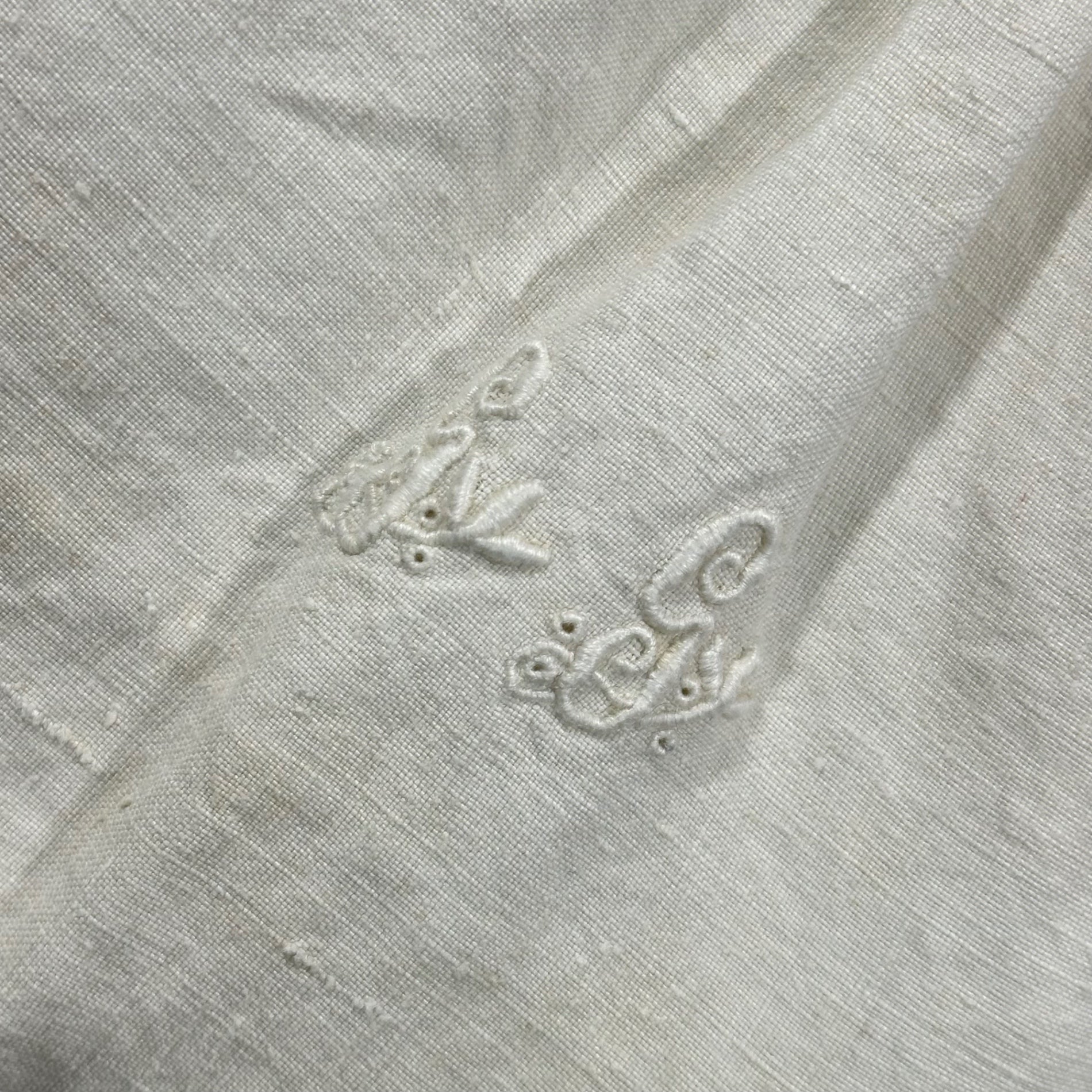 Euro antique(ヨーロッパアンティーク) 1900's~〘LINEN〙GG initials mini sleeve nighty イニシャル刺繍 ホームスパンリネンのナイティドレス ワンピース 表記無(M程度) アイボリー 20世紀初頭
