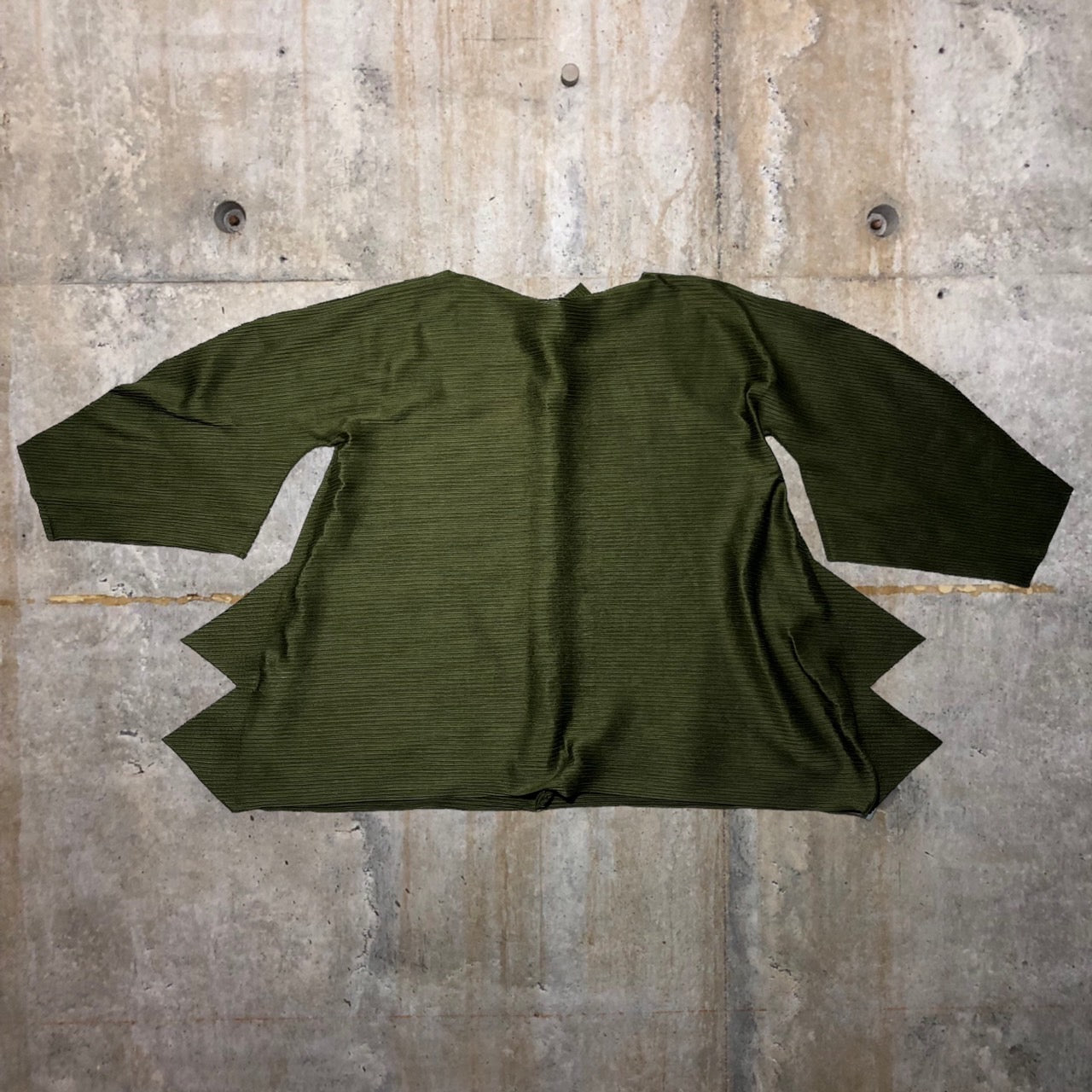 me ISSEY MIYAKE(ミーイッセイミヤケ) A-POCプリーツオーバーシャツ/変形シャツ/カーディガン MI61KO499 FREE カーキ