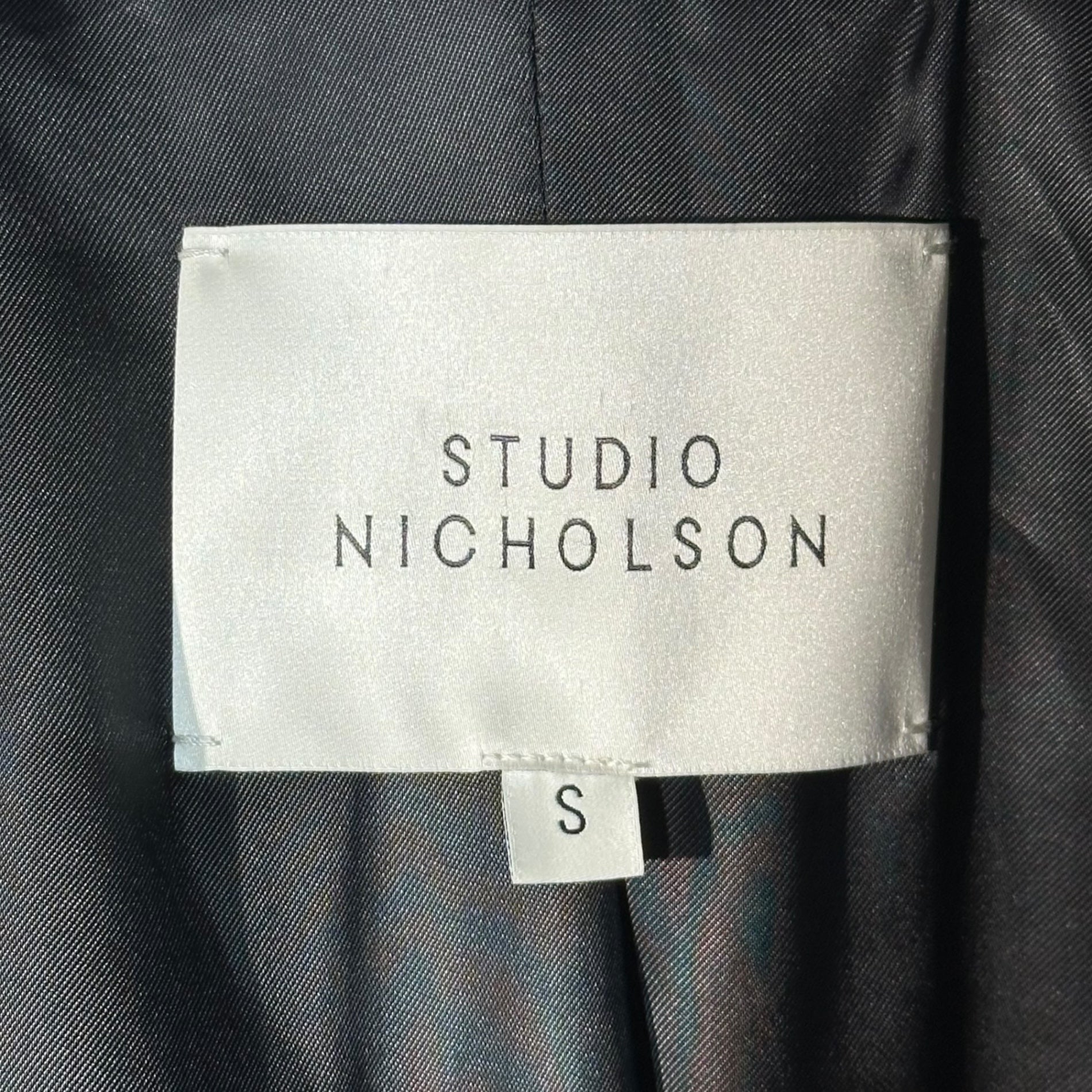 STUDIO NICHOLSON(スタジオニコルソン) Buttonless Herringbone Wool Chester Long Coat ボタンレス ヘリンボーン ウール チェスター ロング コート SN-146 S グレー ユニセックス