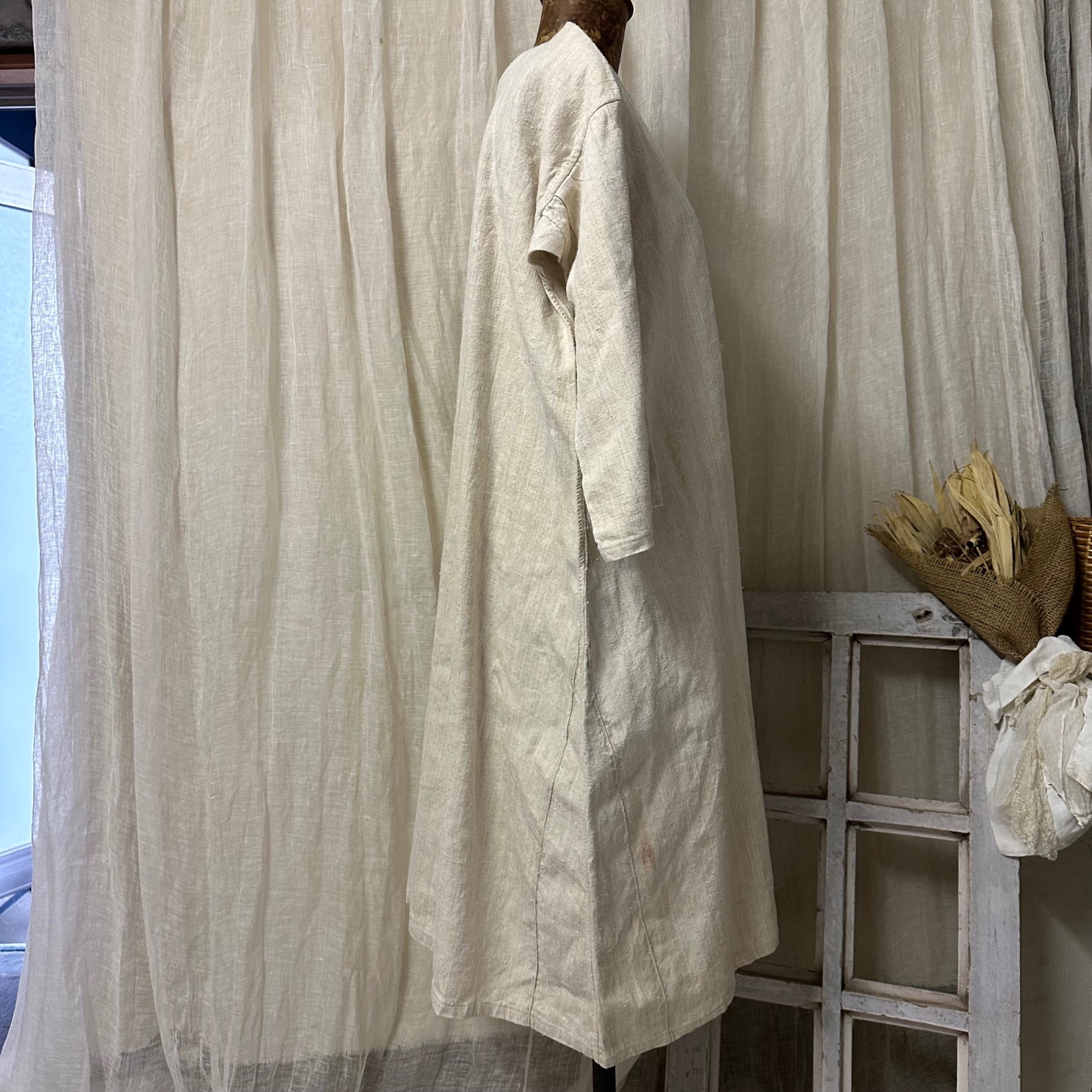 Euro antique(ヨーロッパアンティーク) 00's~thick〘LINEN〙with lace ribbon knighty 厚手リネンのレースリボン付きナイティドレス 表記無し(M~L程度) ベージュ
