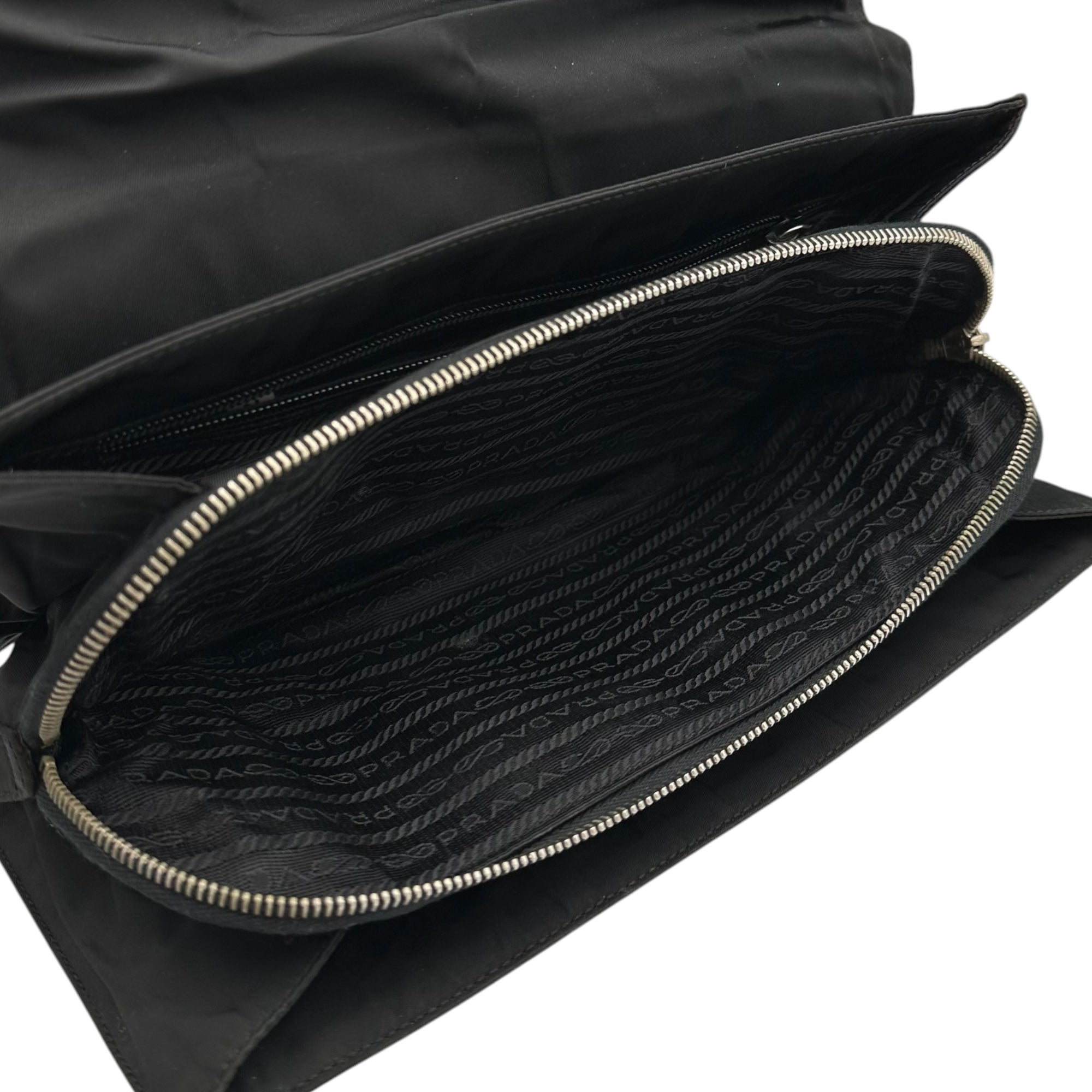 PRADA(プラダ) Nylon One-Shoulder Bag ナイロン ワンショルダー バッグ ブラック スクエア 金具 ロゴ