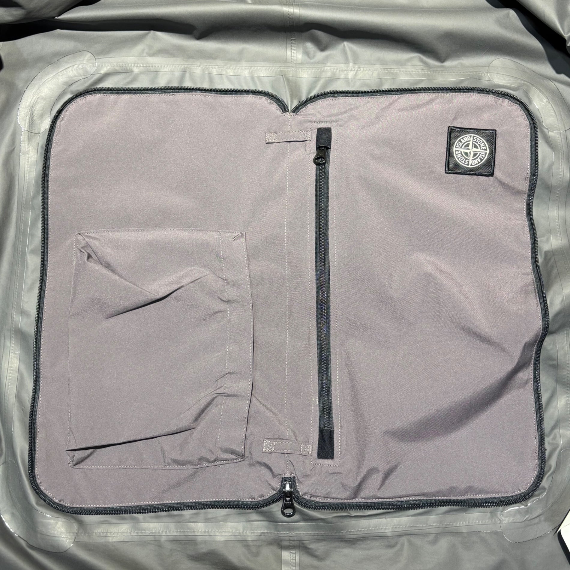 STONE ISLAND(ストーンアイランド) 19SS GORE-TEX PACKABLE HOODED JACKET ゴアテックス パッカブル フーデッド ジャケット 701542820 L チャコールグレー マウンテンパーカー ポーチ