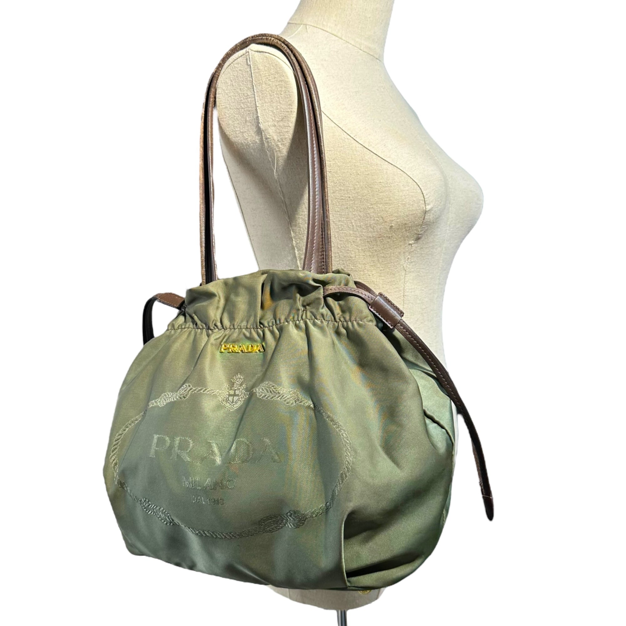 PRADA(プラダ) Logo Nylon Drawstring Tote Bag ロゴ ナイロン 巾着 トート バッグ BR4366 オリーブ×ブラウン ハンド 肩掛け ワンショルダー