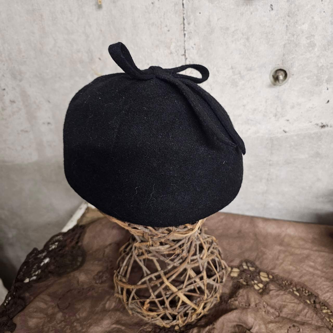 Euro vintage(ヨーロッパヴィンテージ) big ribbon design felt black beret 大きなリボンデザイン付きブラックフェルトベレー帽 ブラック