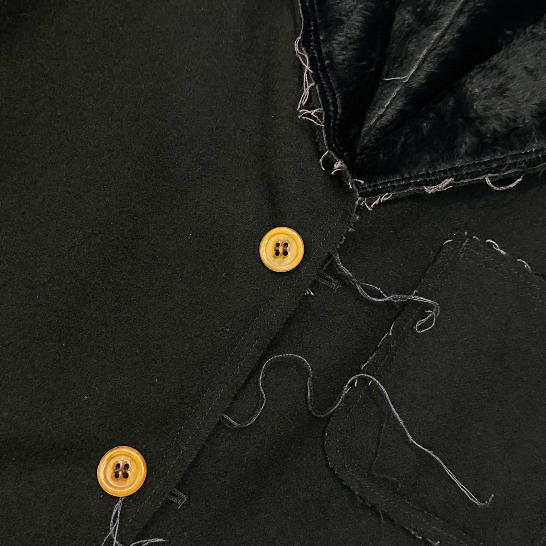 COMME des GARCONS HOMME PLUS(コムデギャルソンオムプリュス) 02AW Fur-lined Raw-edge Wool Design Jacket 内側ファー 断ち切り ウール デザイン ジャケット PG-J082 S ブラック AD2002 四つの黒期 アーカイブ
