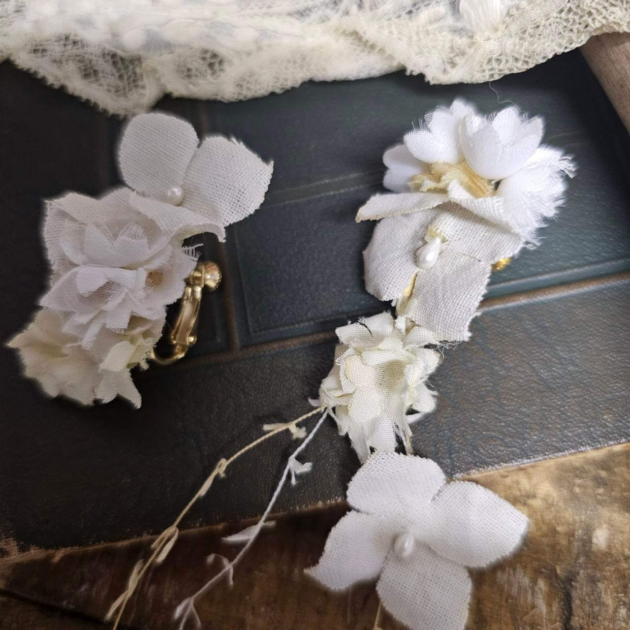 m.soeur(エムスール) クララとスズランのピアス* 8003-P WH