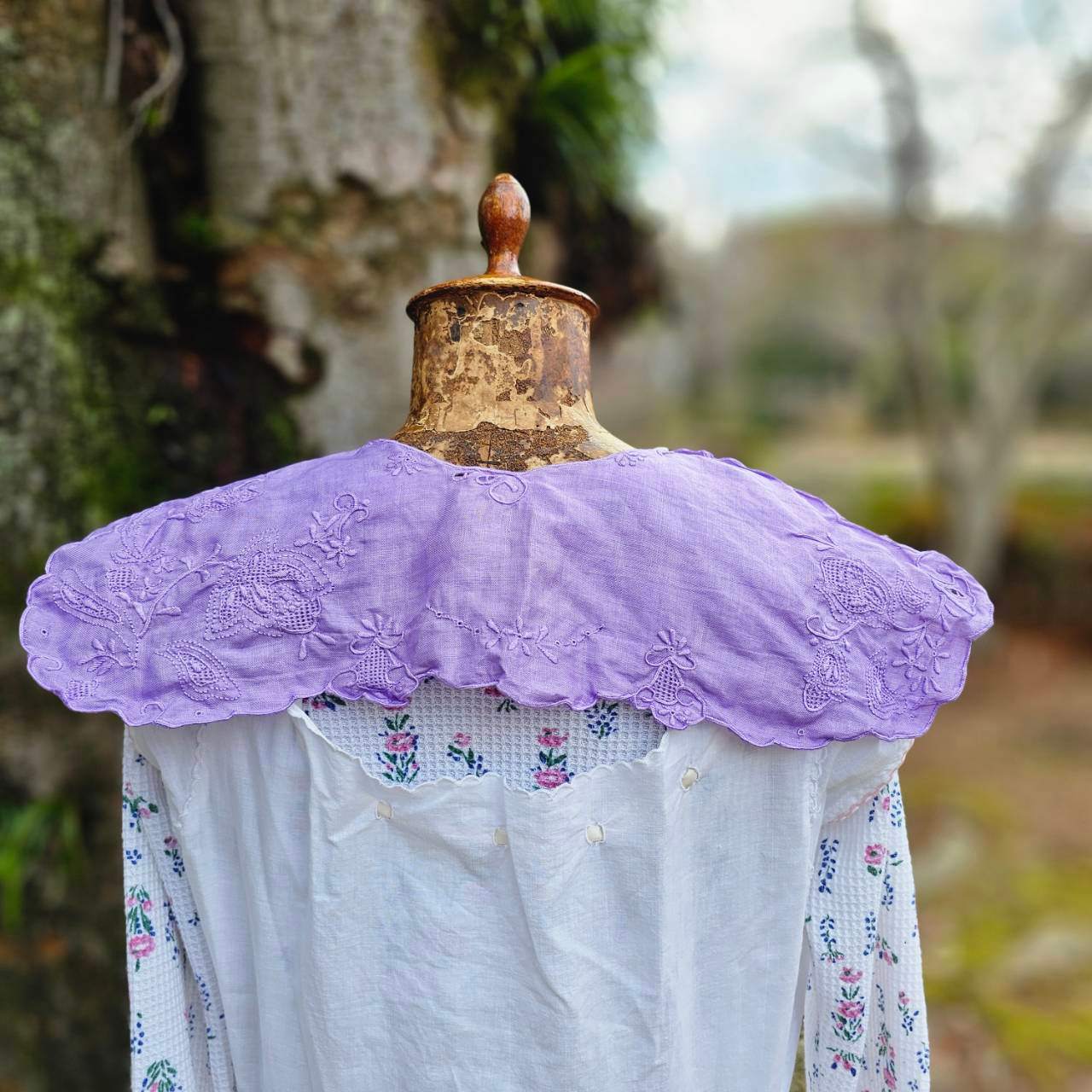 Euro vintage(ヨーロッパヴィンテージ) flower embroidery linen collar 刺繍入りリネンのつけ襟 ラベンダー 未使用に近い/後染め加工 ラベンダー