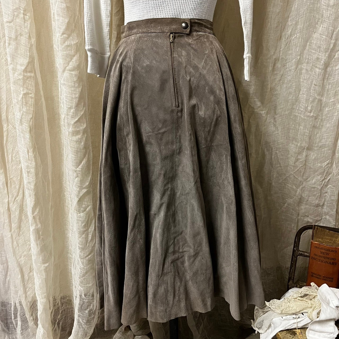 Euro Vintage(ヨーロッパヴィンテージ) Nuance_~50’s suede flare skirt/スウェードフレアスカート 36(Sサイズ程度) ペールグレー