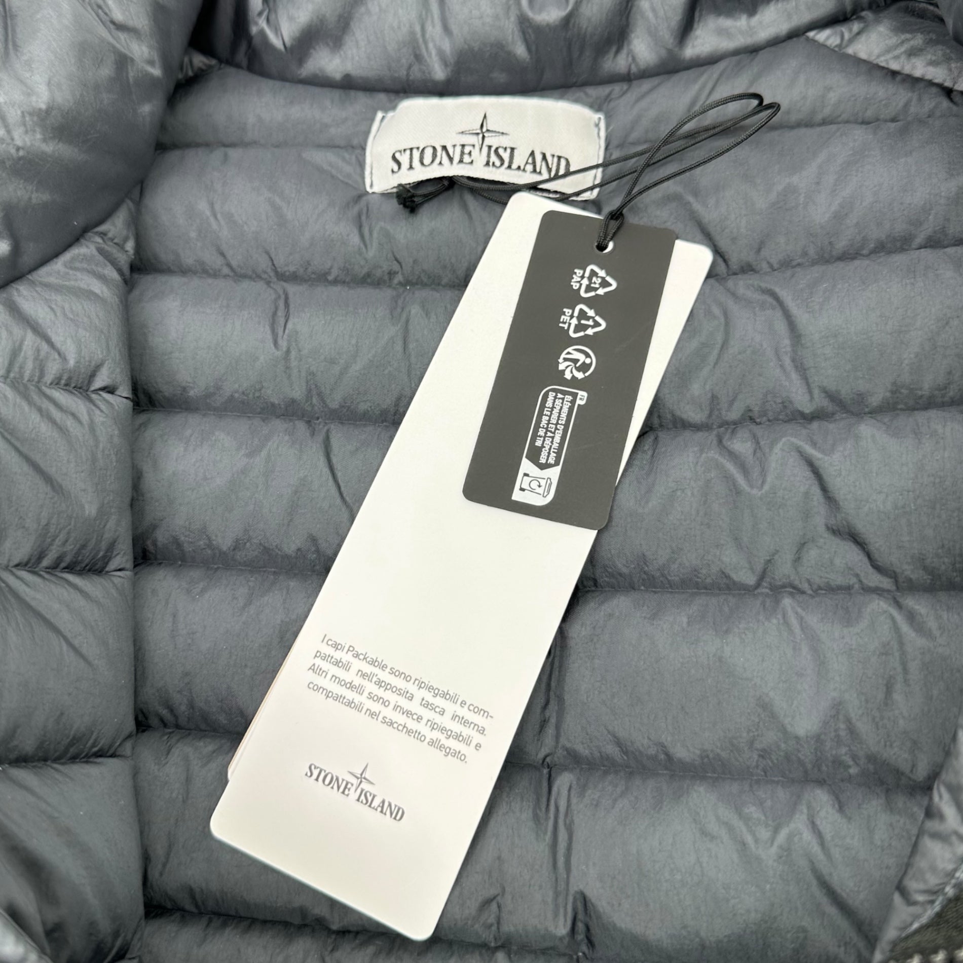 STONE ISLAND(ストーンアイランド) 23AW LOOM WOVEN CHAMBERS R-NYLON DOWN-TC PACKABLE パッカブル ダウン ジャケット 791542324 XL グレー ブルゾン