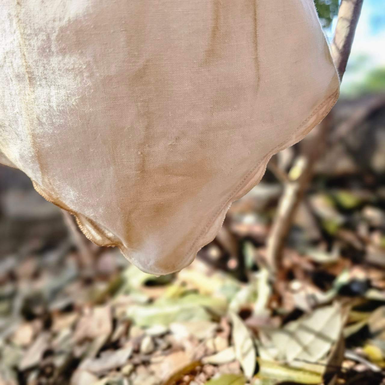 Euro antique(ヨーロッパアンティーク) linen cutwork embroidery purse アンティークリネンのカットワーク刺繍巾着 ポーチ 後染め加工 ベージュ