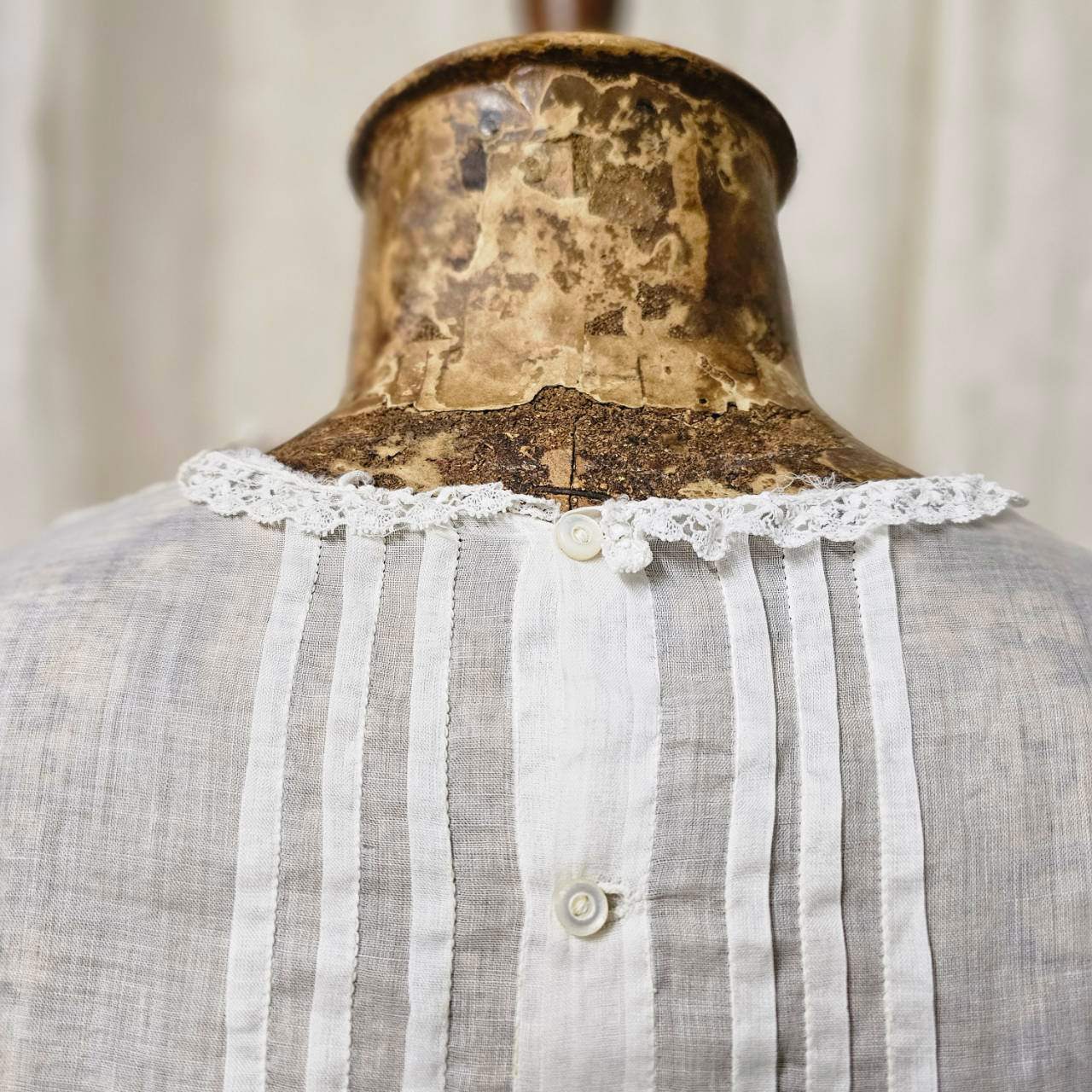 Euro antique(ヨーロッパアンティーク) 20's~handwork made lace and embroidery long sleeve blouse ハンドレースと刺繍のアンティークブラウス S~M程度 ホワイト