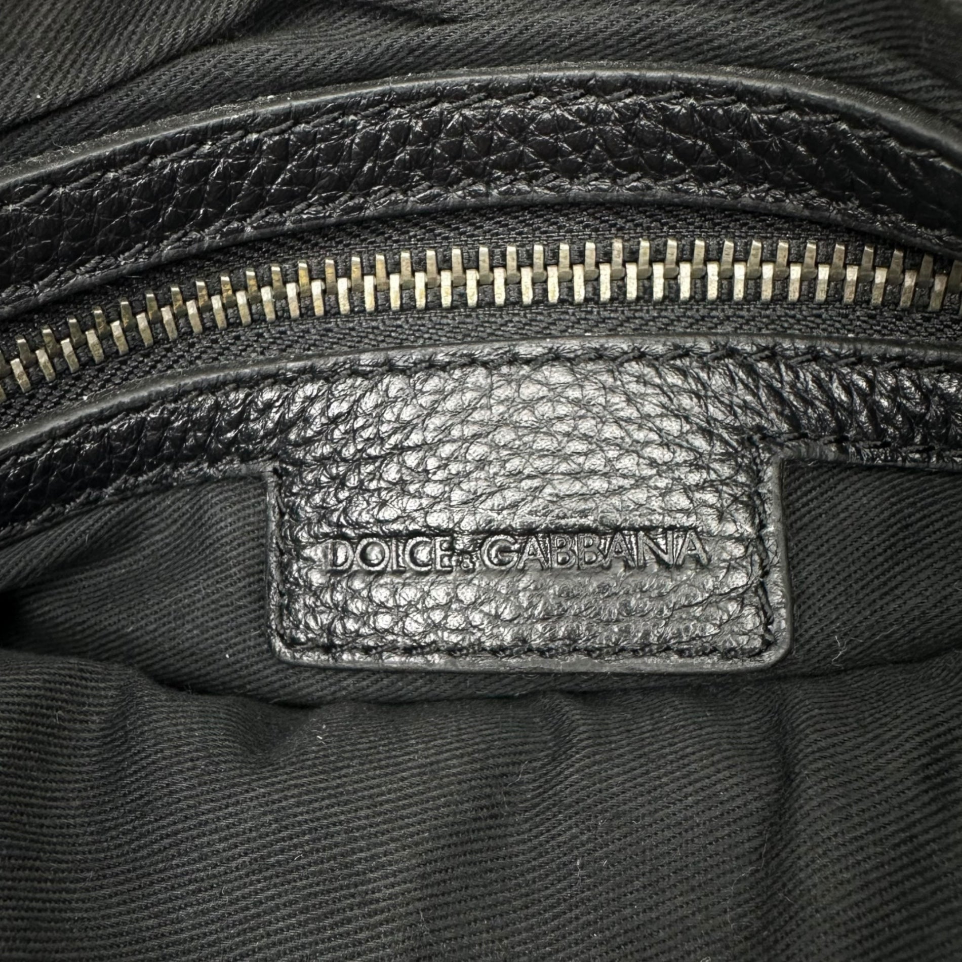 DOLCE&GABBANA(ドルチェ&ガッバーナドルガバ) Grained leather 3-zip shoulder bag シボ革 レザー 3ジップ ショルダー バッグ ブラック サコッシュ