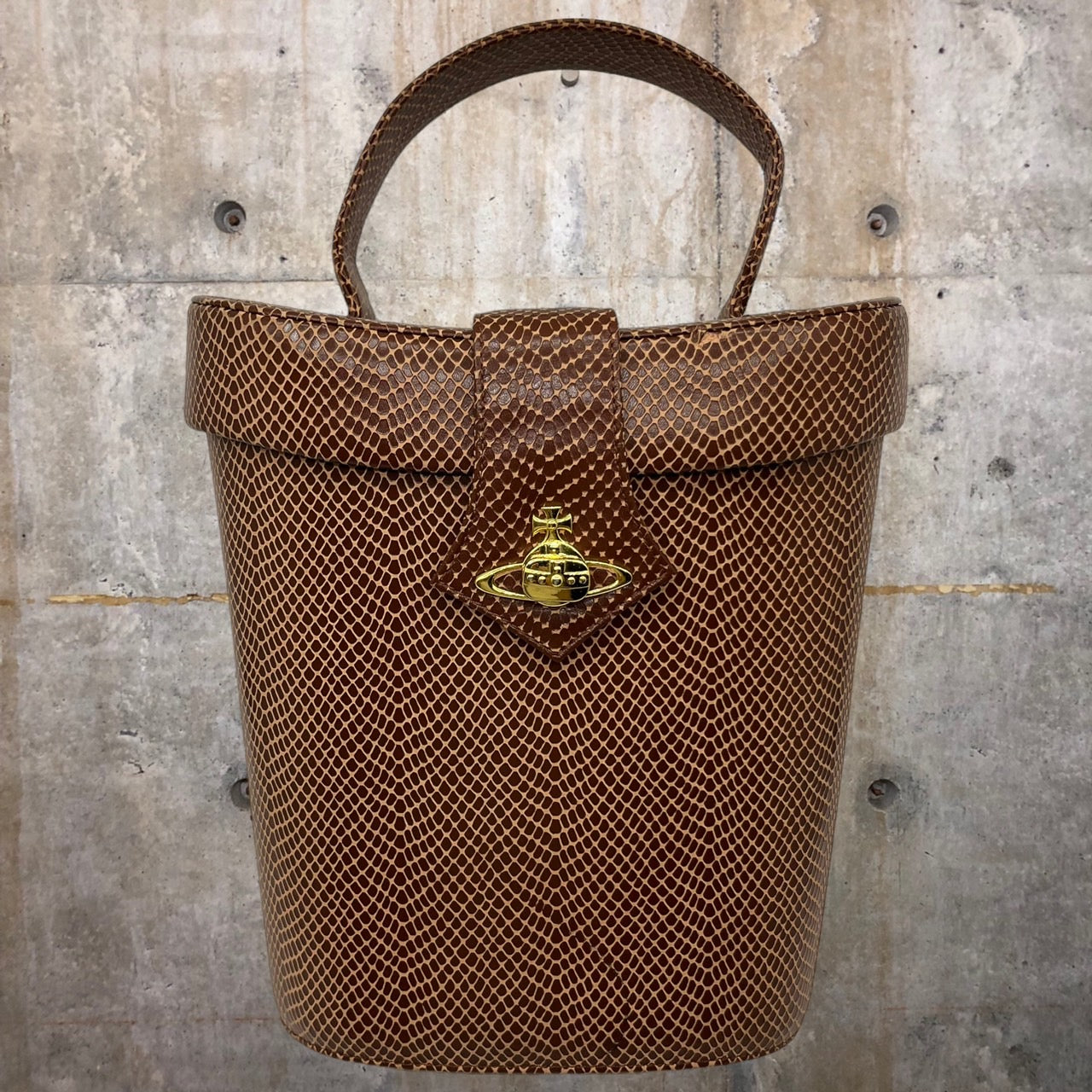 Vivienne Westwood(ヴィヴィアンウエストウッド) バニティ/オーブロックバケツレザーバッグ ブラウン